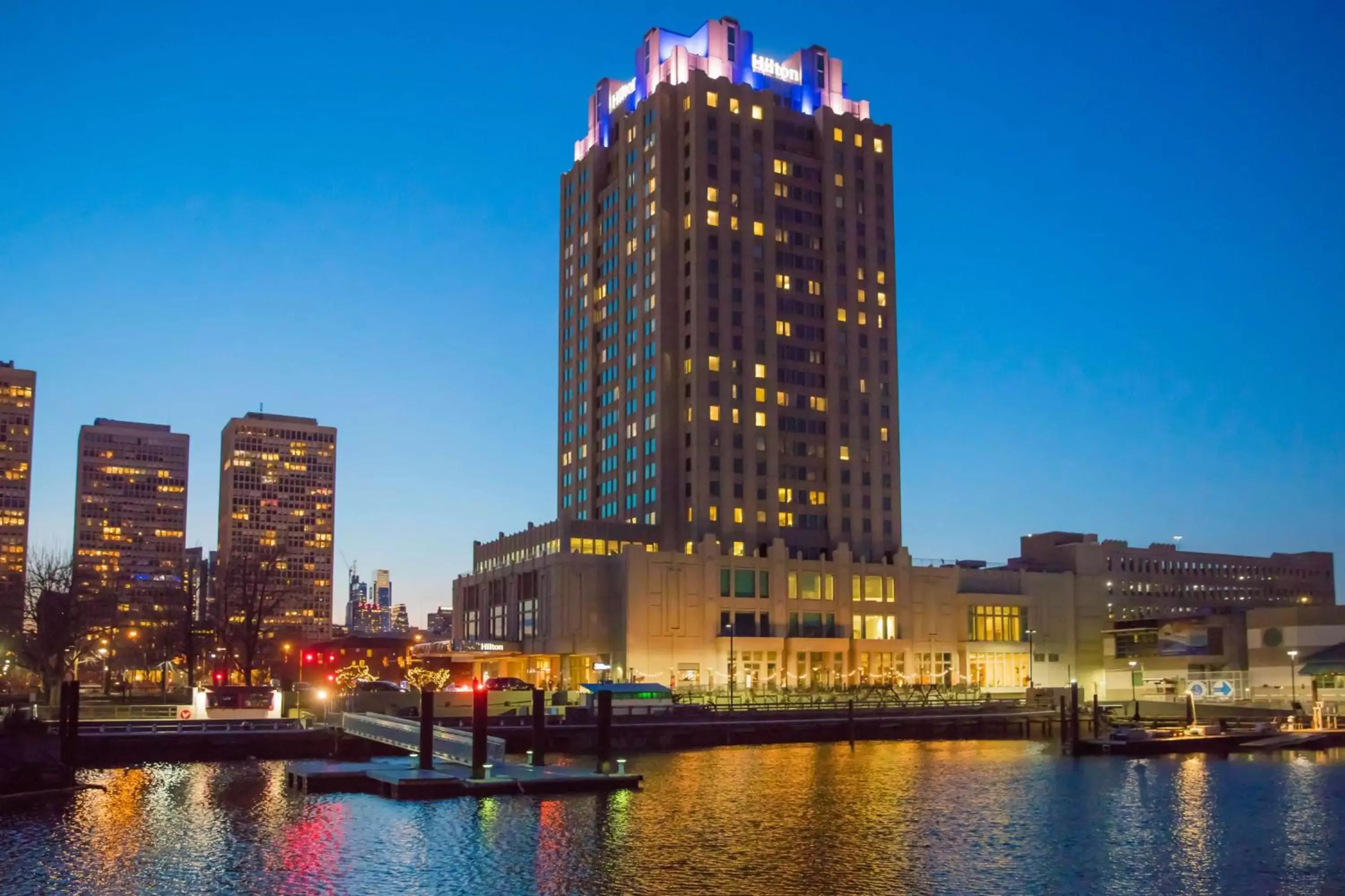 Property building in Hilton Philadelphia at Penn's Landing