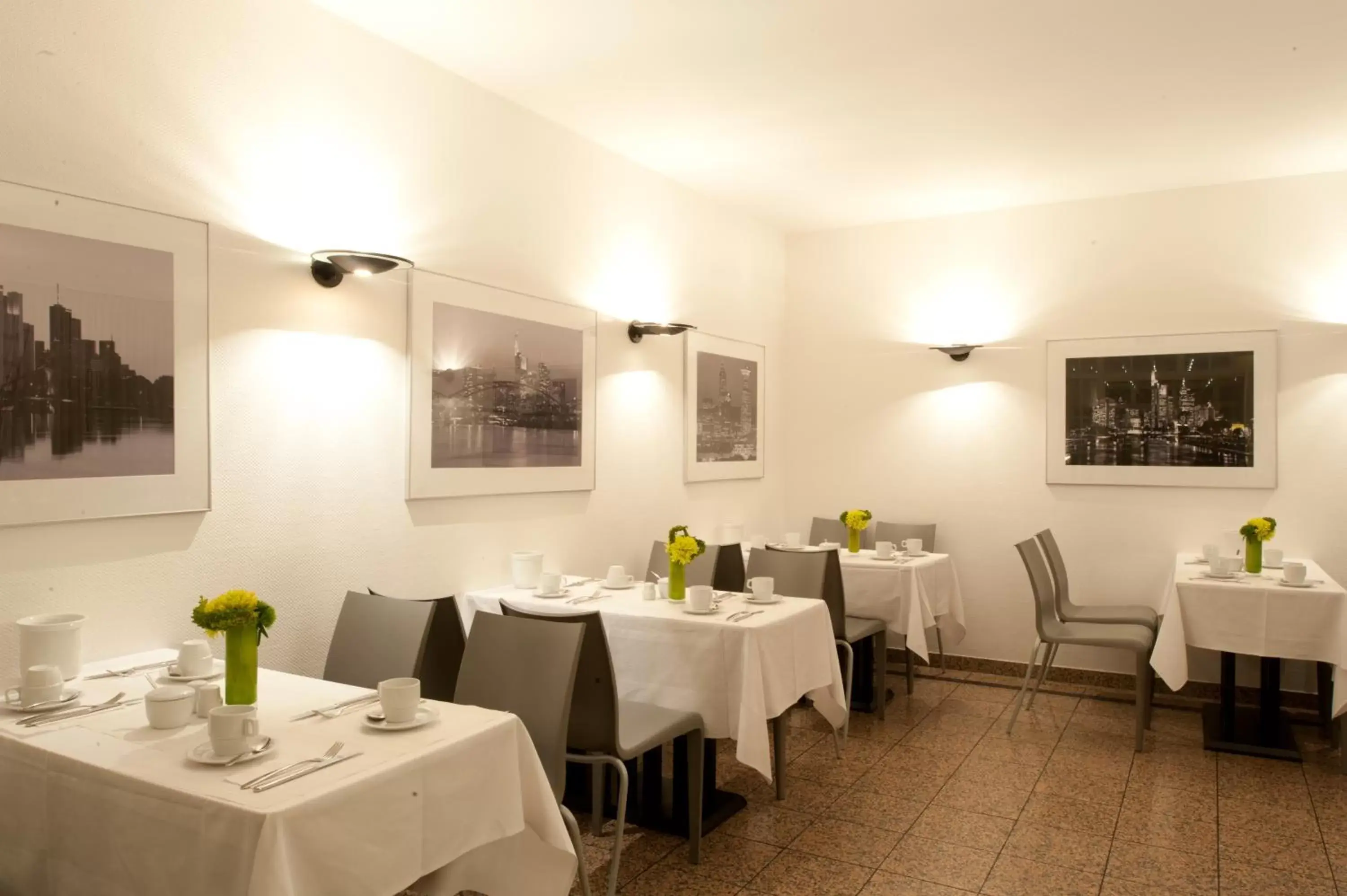 Restaurant/Places to Eat in Hotel Topas Frankfurt City