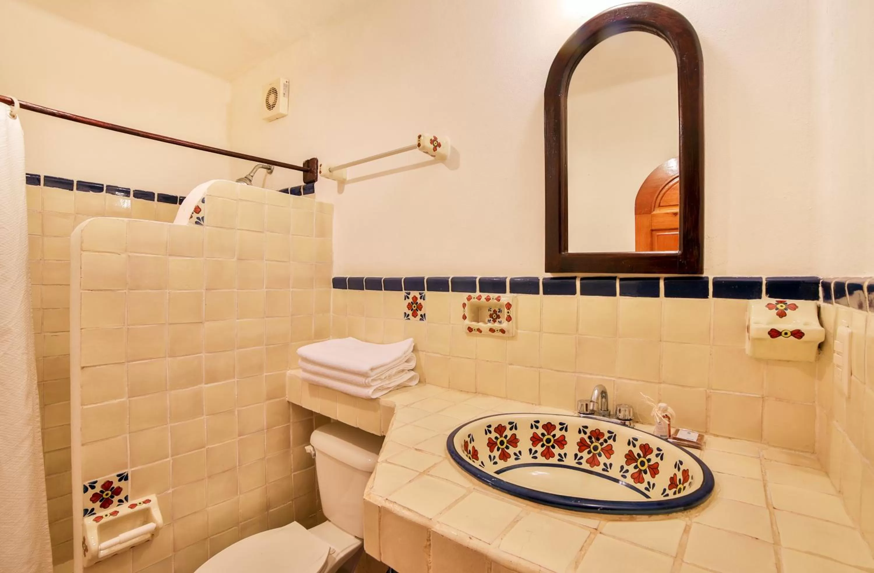 Shower, Bathroom in 5ta AVENIDA Alma y Mar APART HOTEL by BFH