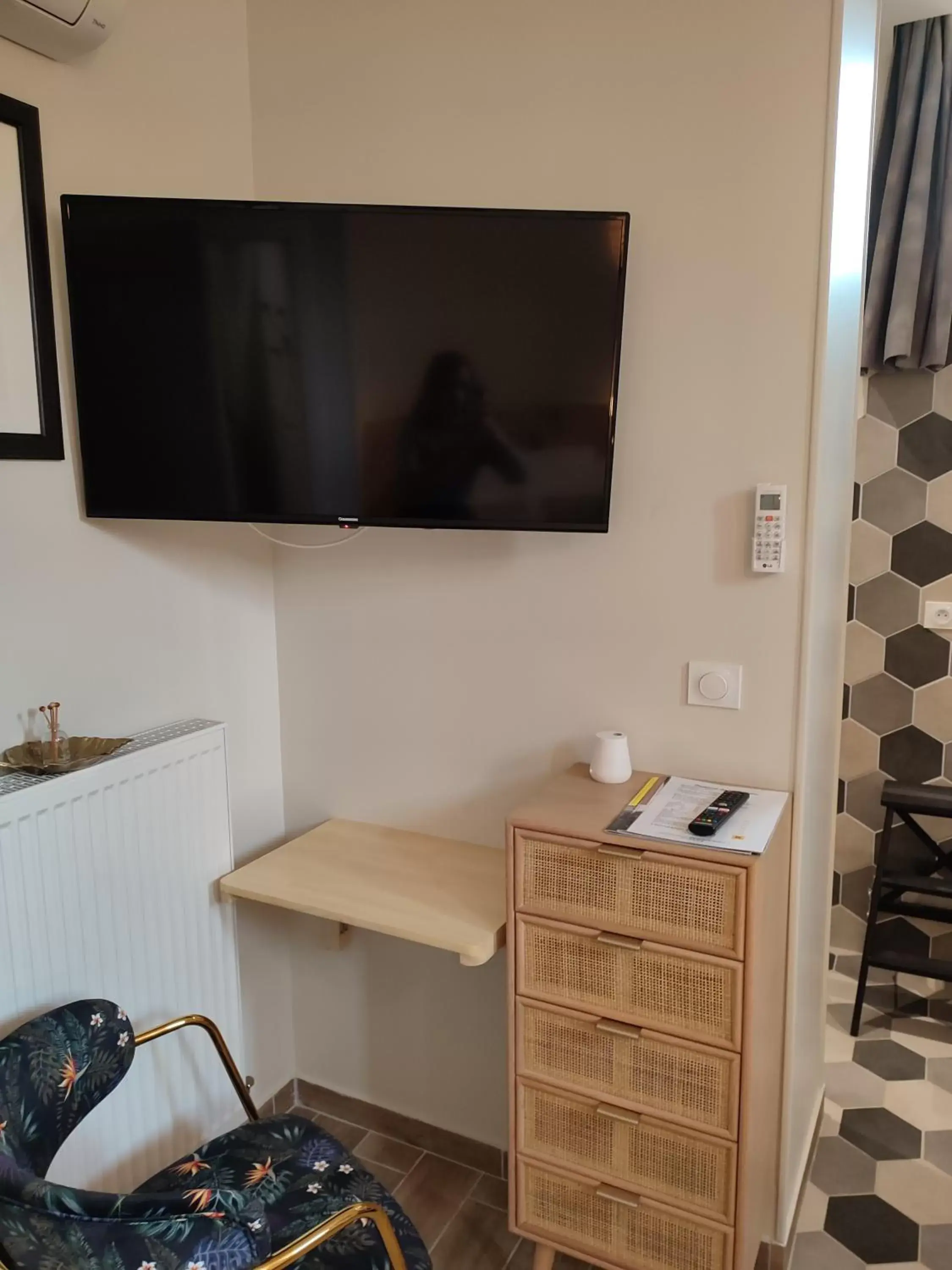 Seating area, TV/Entertainment Center in Demeure de la Garenne