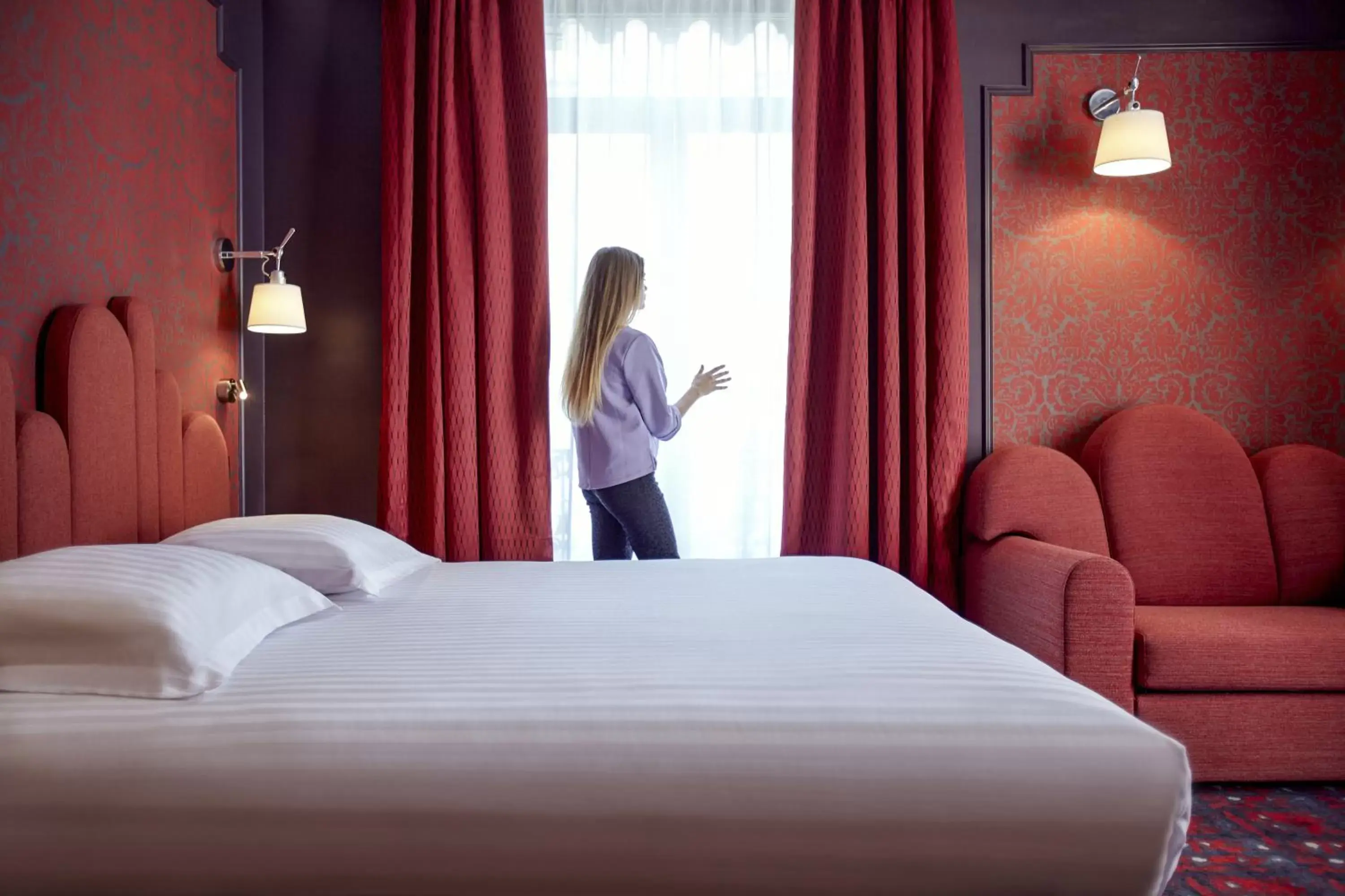 Bedroom, Bed in Grand Hôtel du Midi Montpellier - Opéra Comédie