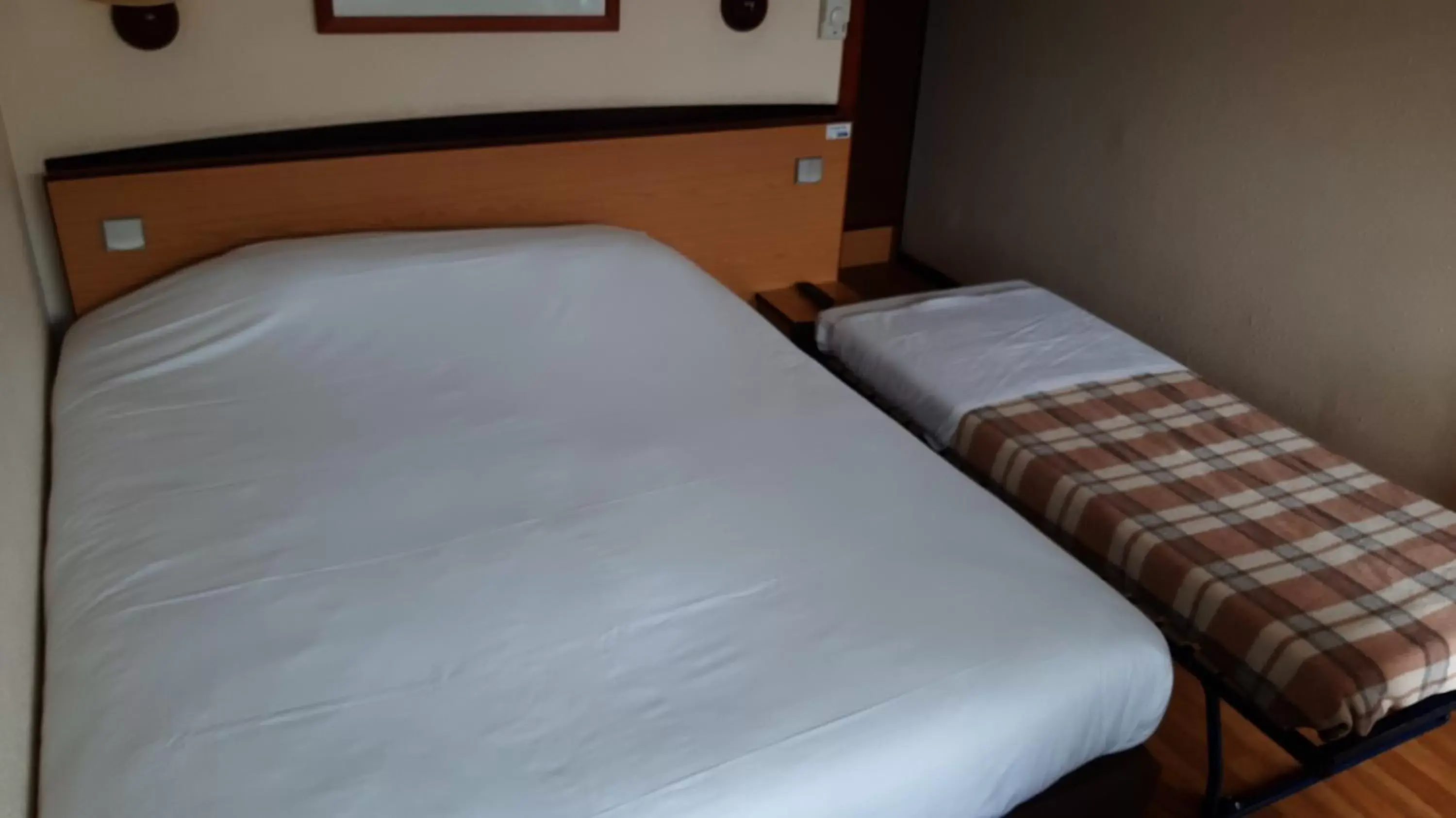 Bedroom, Bed in Campanile Rodez