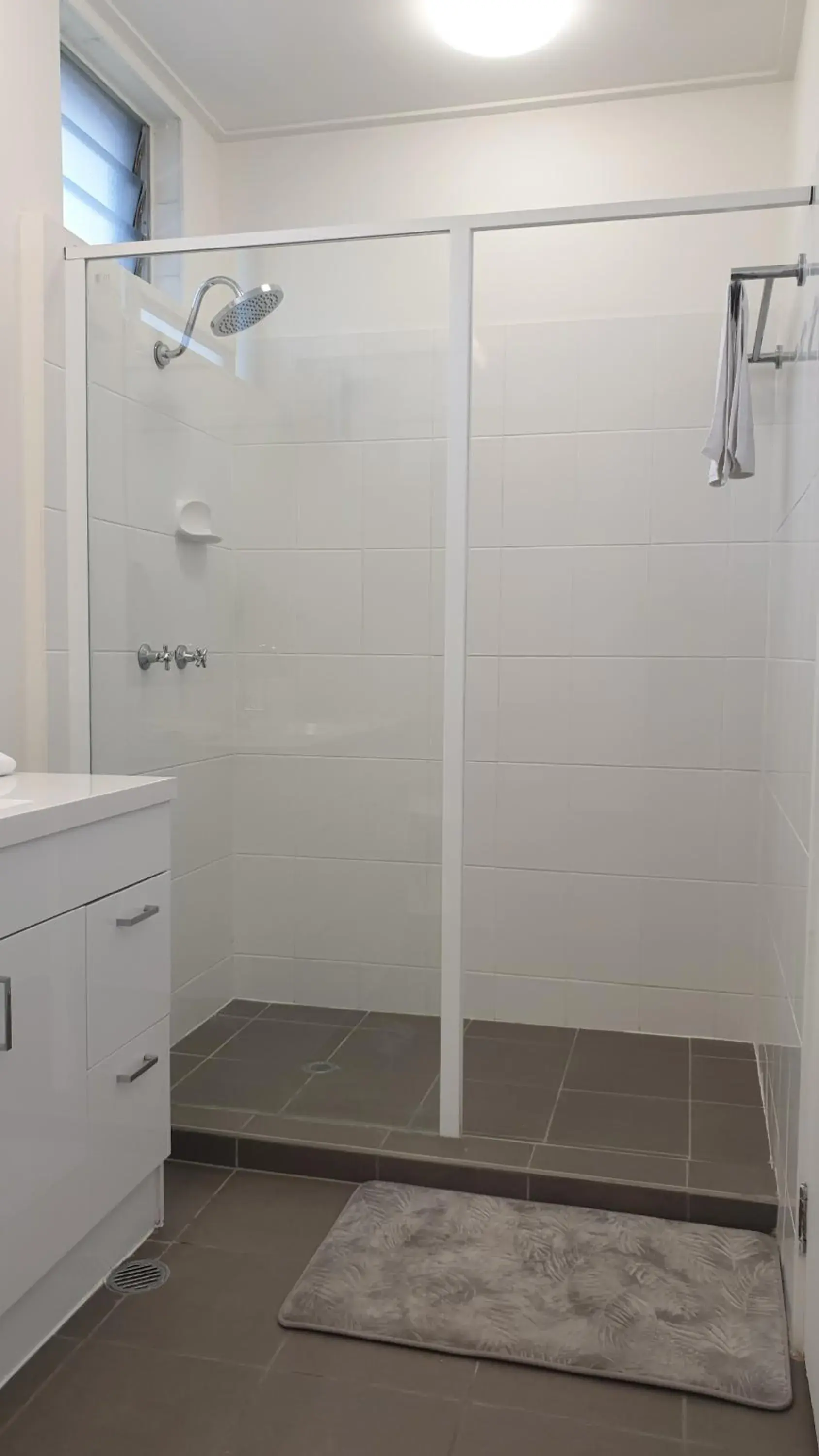 Shower, Bathroom in Townsville City Motel