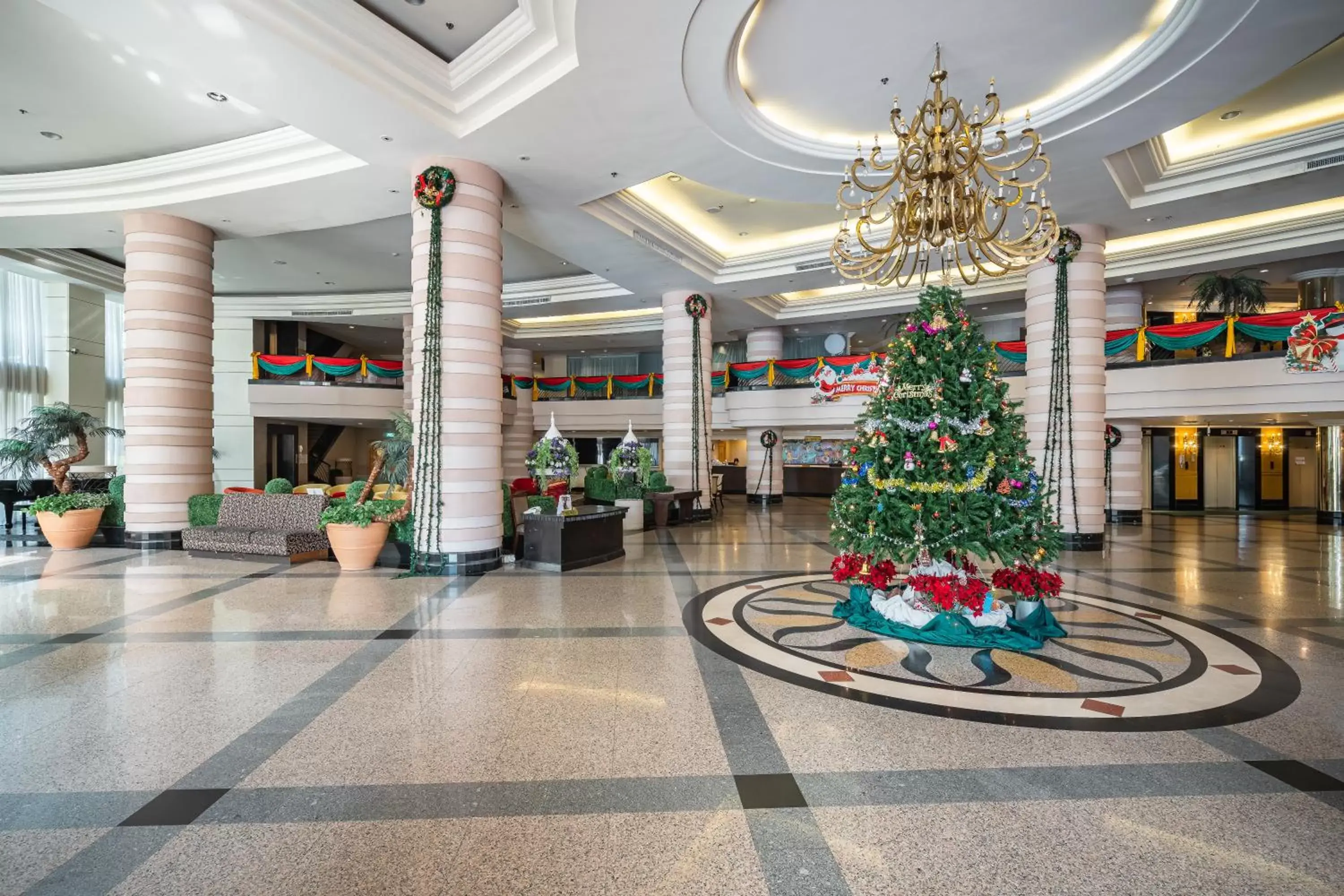Lobby/Reception in Jomtien Palm Beach Hotel and Resort - SHA Extra Plus