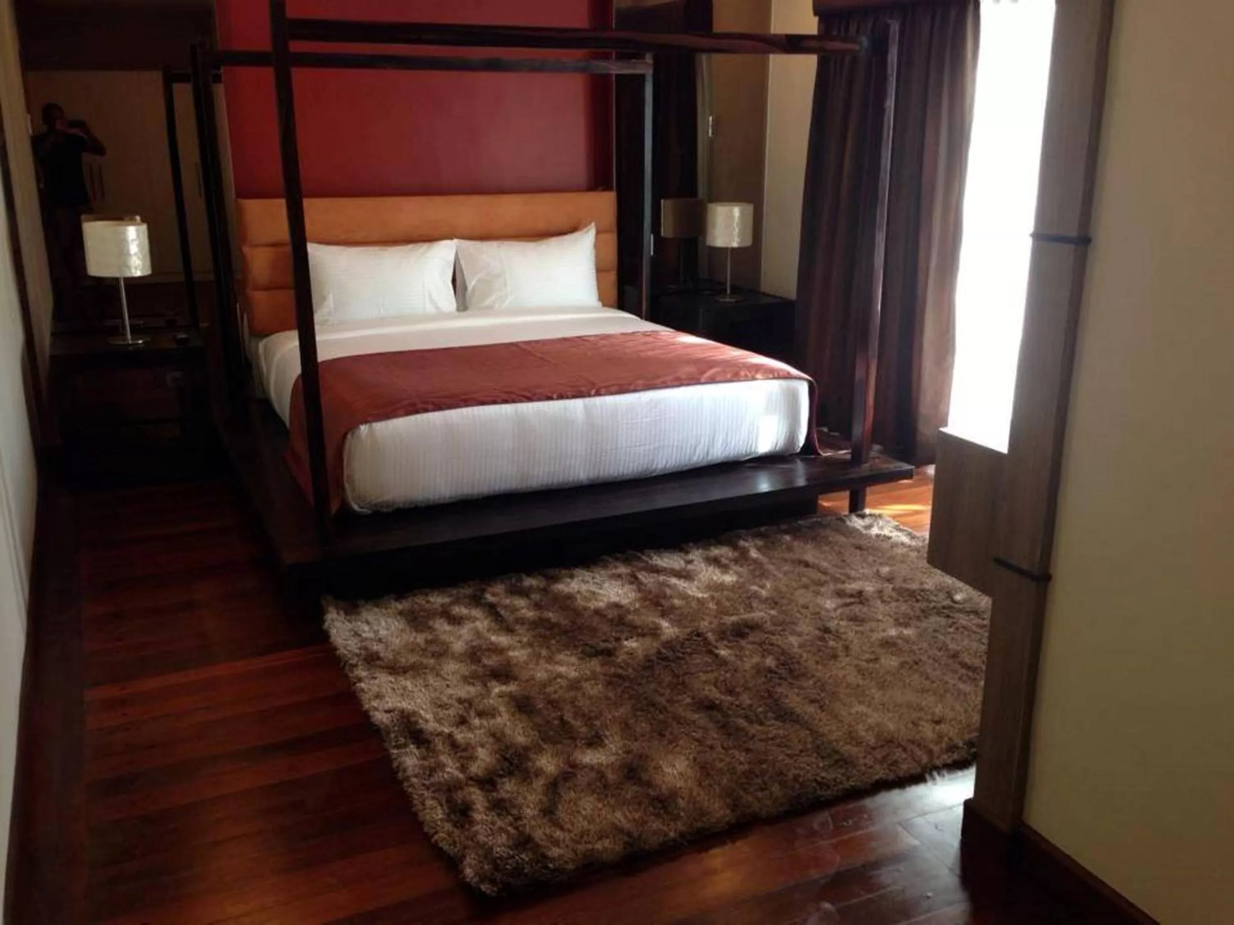 Photo of the whole room, Bed in One Manalo Place