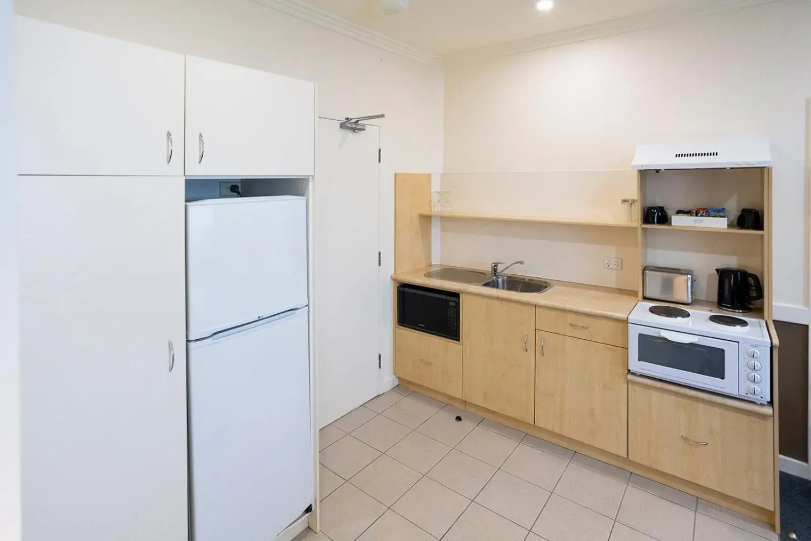 Kitchen or kitchenette, Kitchen/Kitchenette in Hawkesbury Race Club Motel