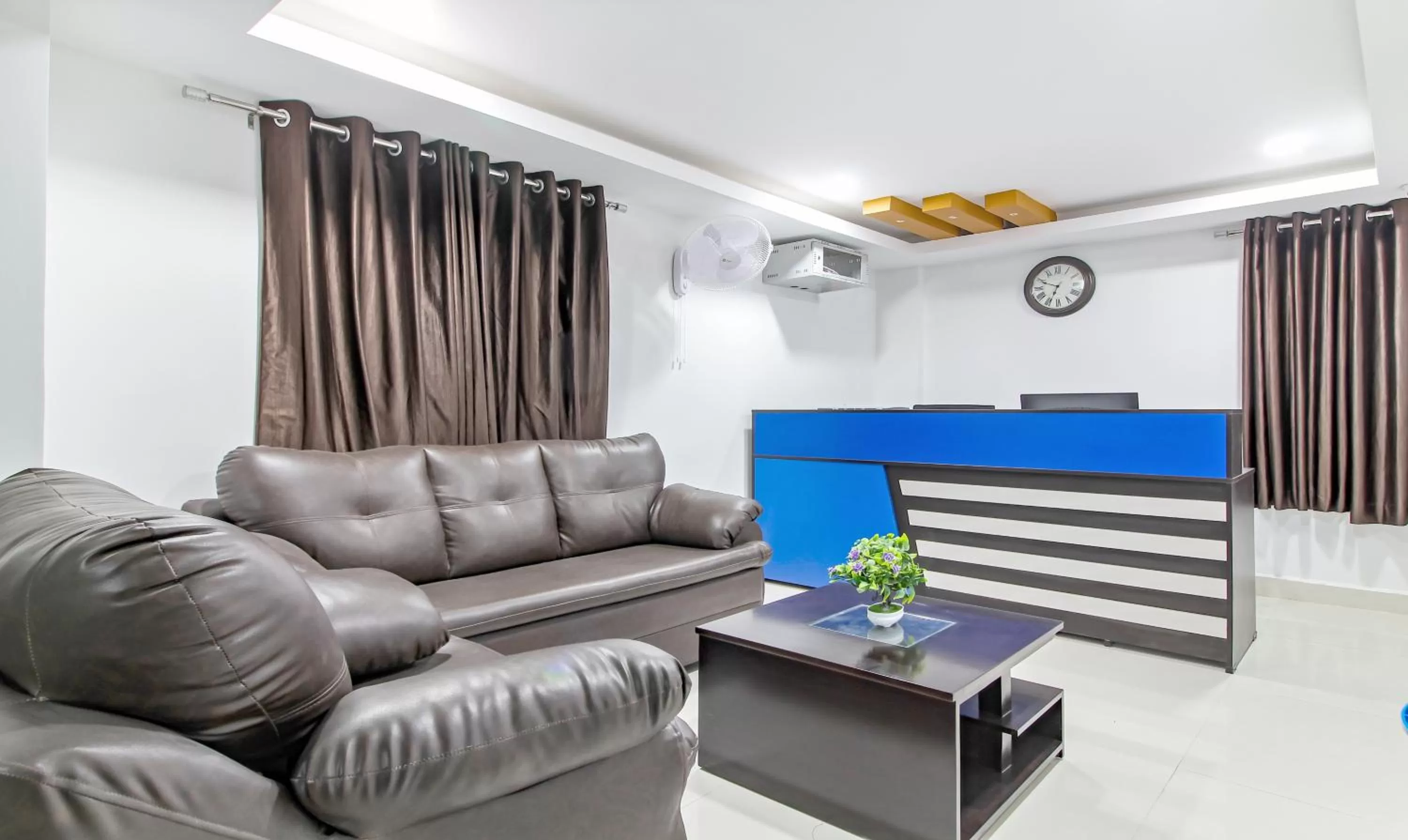 Lobby or reception in Itsy Hotels D'Comfort Inn