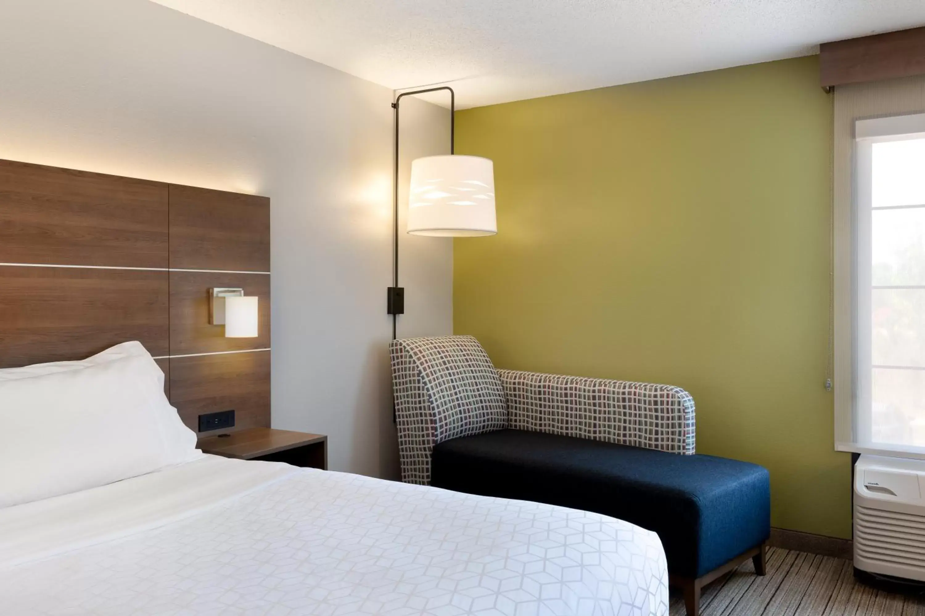 Photo of the whole room, Bed in Holiday Inn Express & Suites Milton East I-10, an IHG Hotel