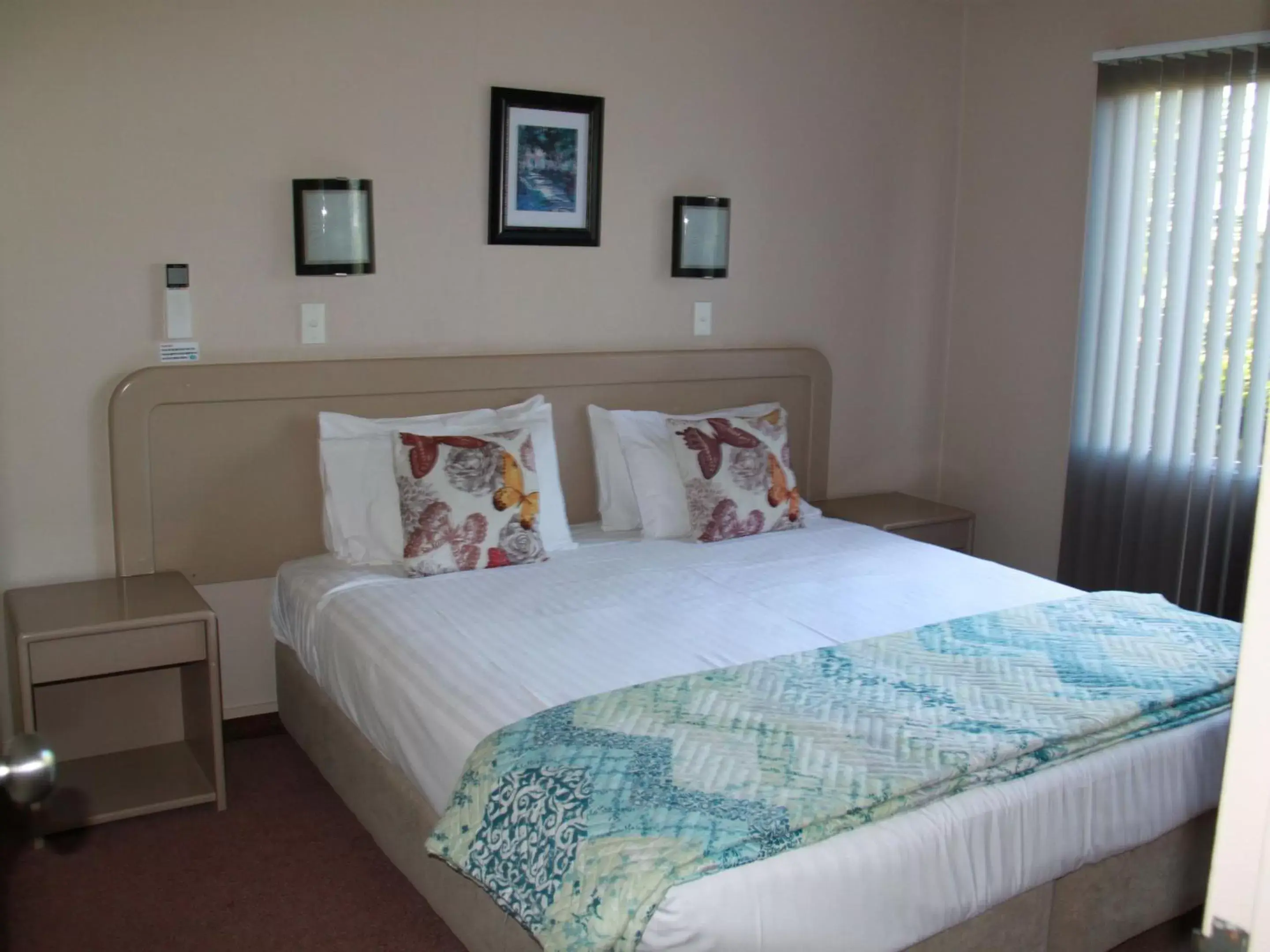Two-Bedroom Apartment in ASURE Camelot Arms Motor Lodge