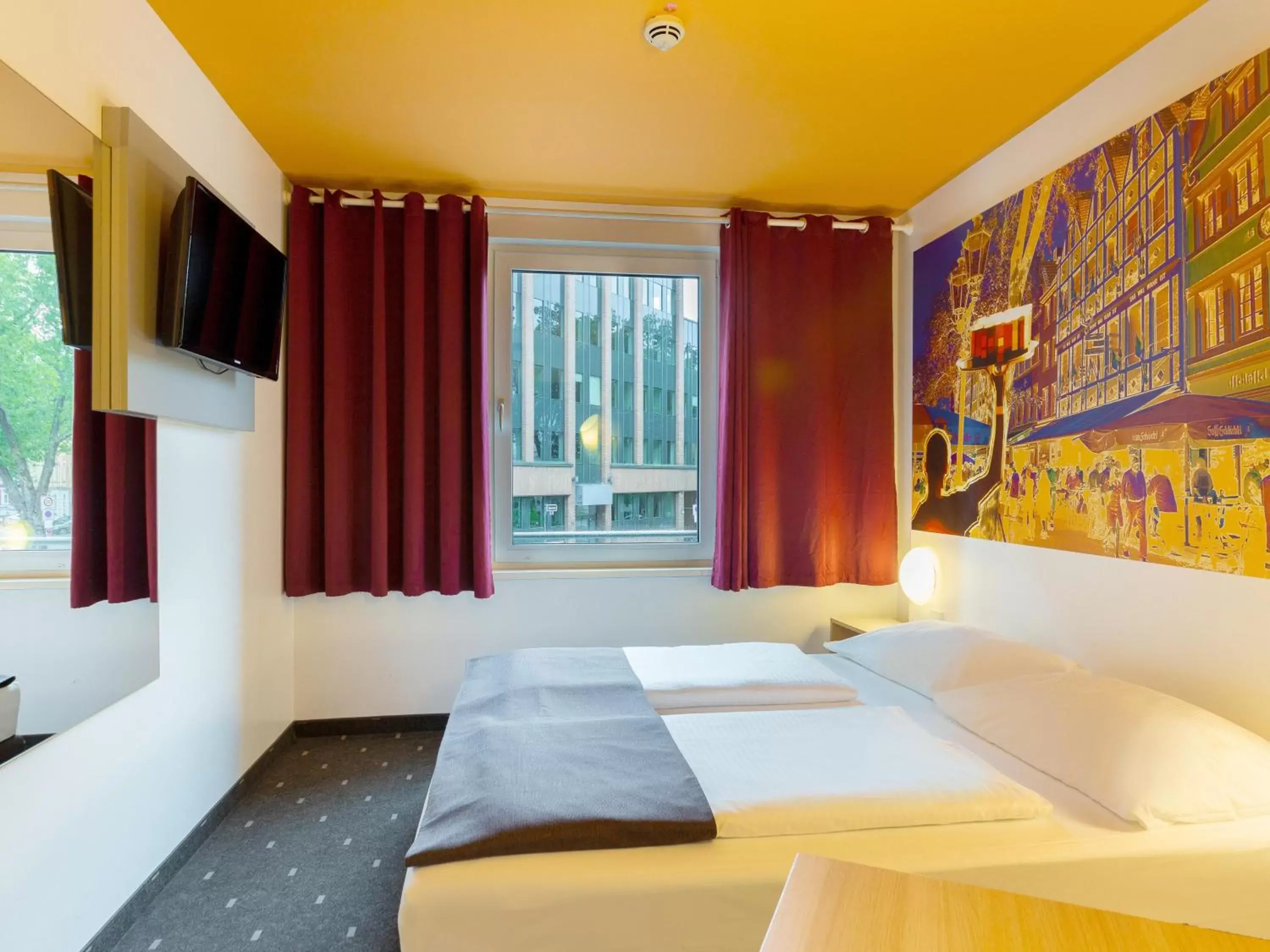 Photo of the whole room, Bed in B&B Hotel Düsseldorf-City