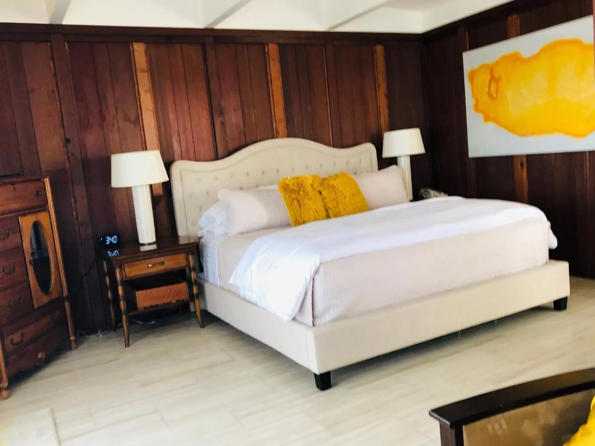 Bed in Seafoam Lodge