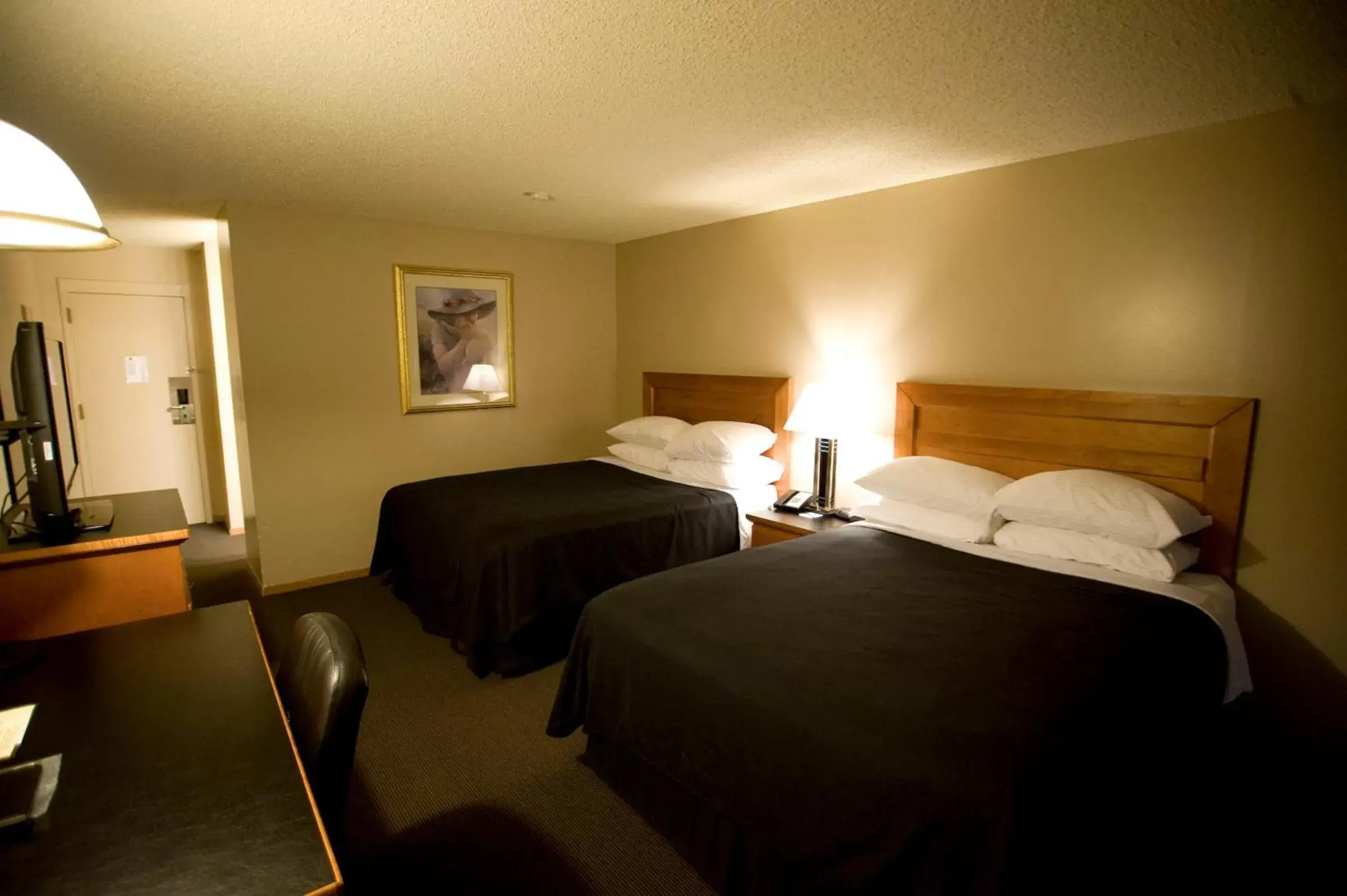 Photo of the whole room, Bed in Royal Hotel Lloydminster