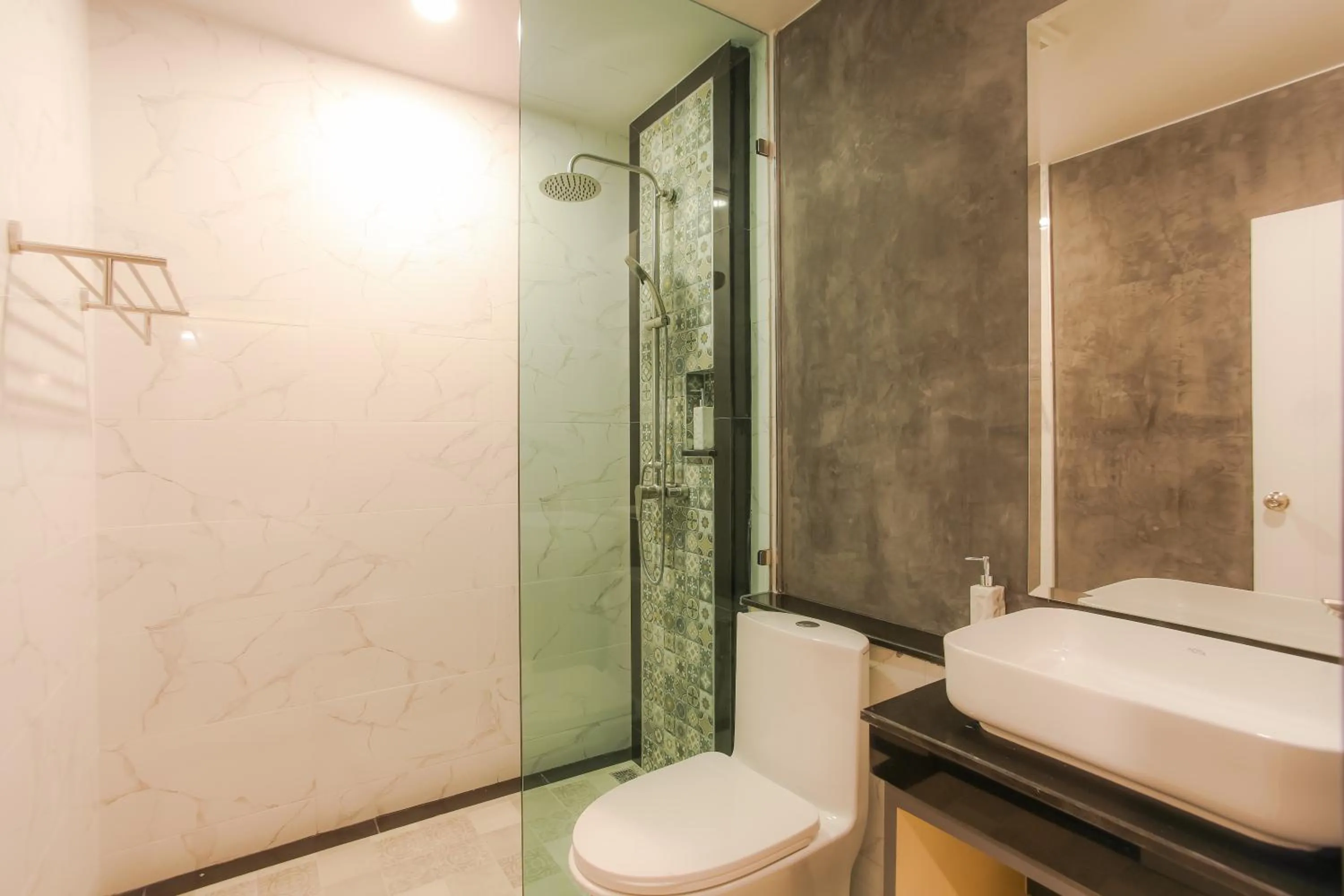 Shower in The Mantra Hotel Kata Noi