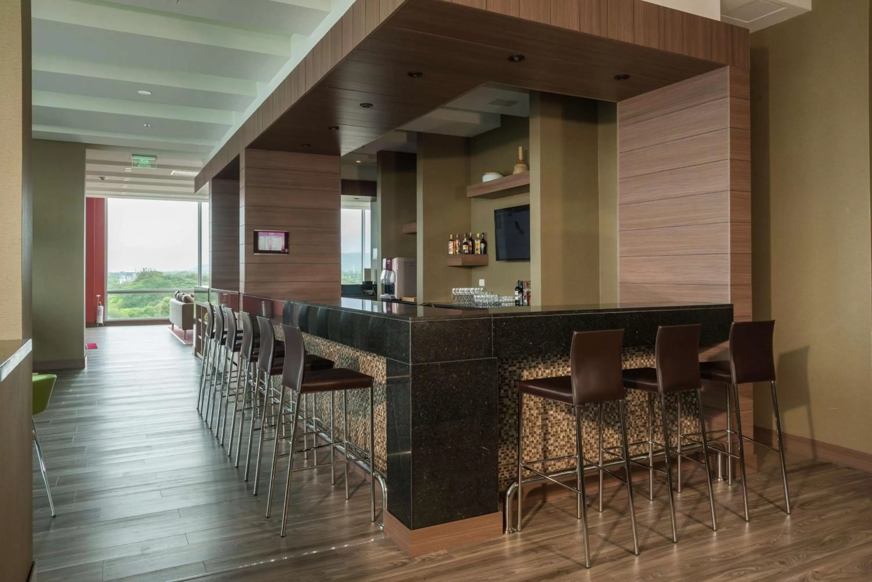Lounge or bar in Hampton By Hilton Valledupar