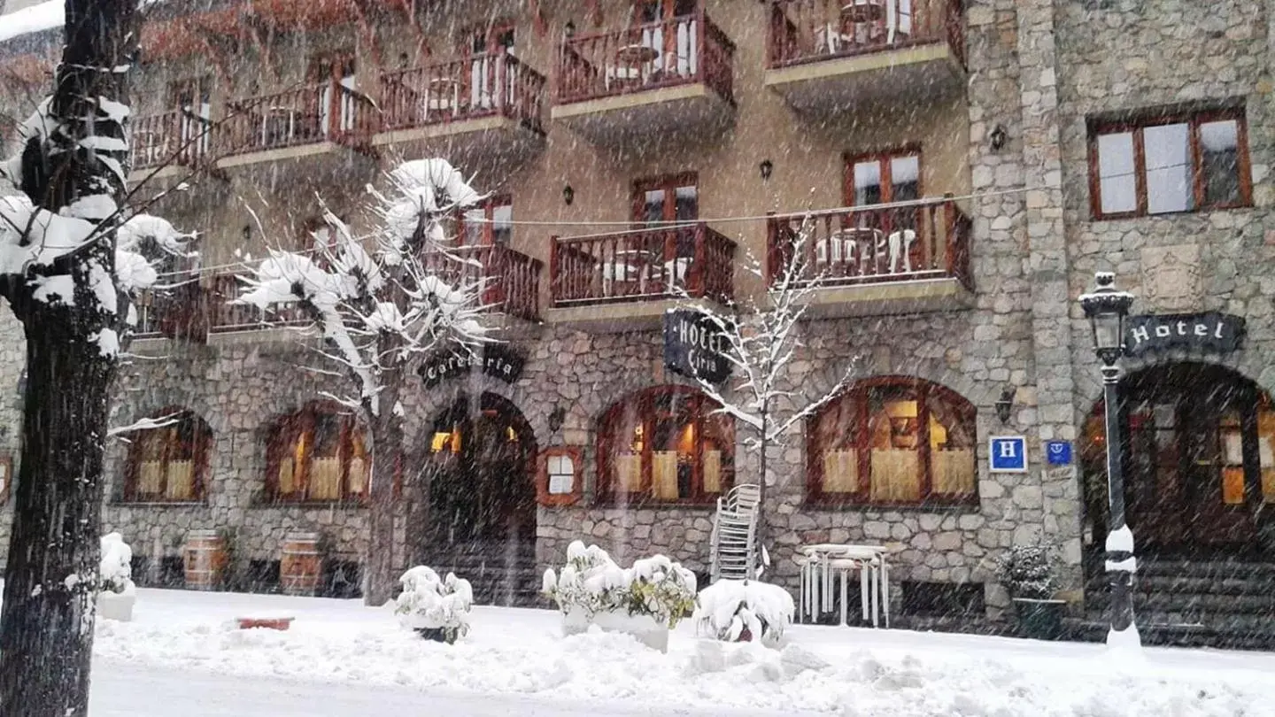 Facade/entrance, Winter in Hotel Ciria
