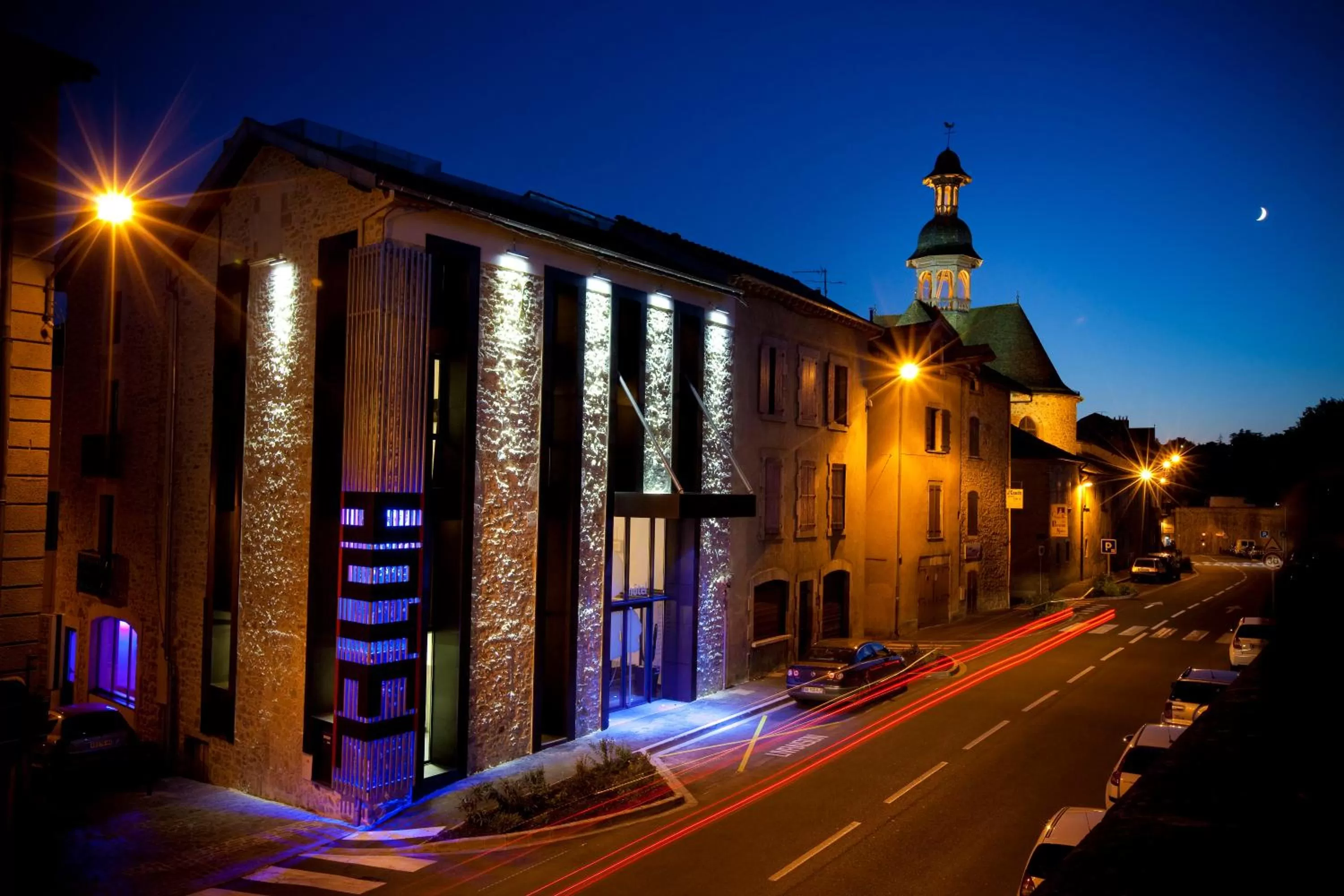 Property building in Urban Style HOTEL LES FLEURINES