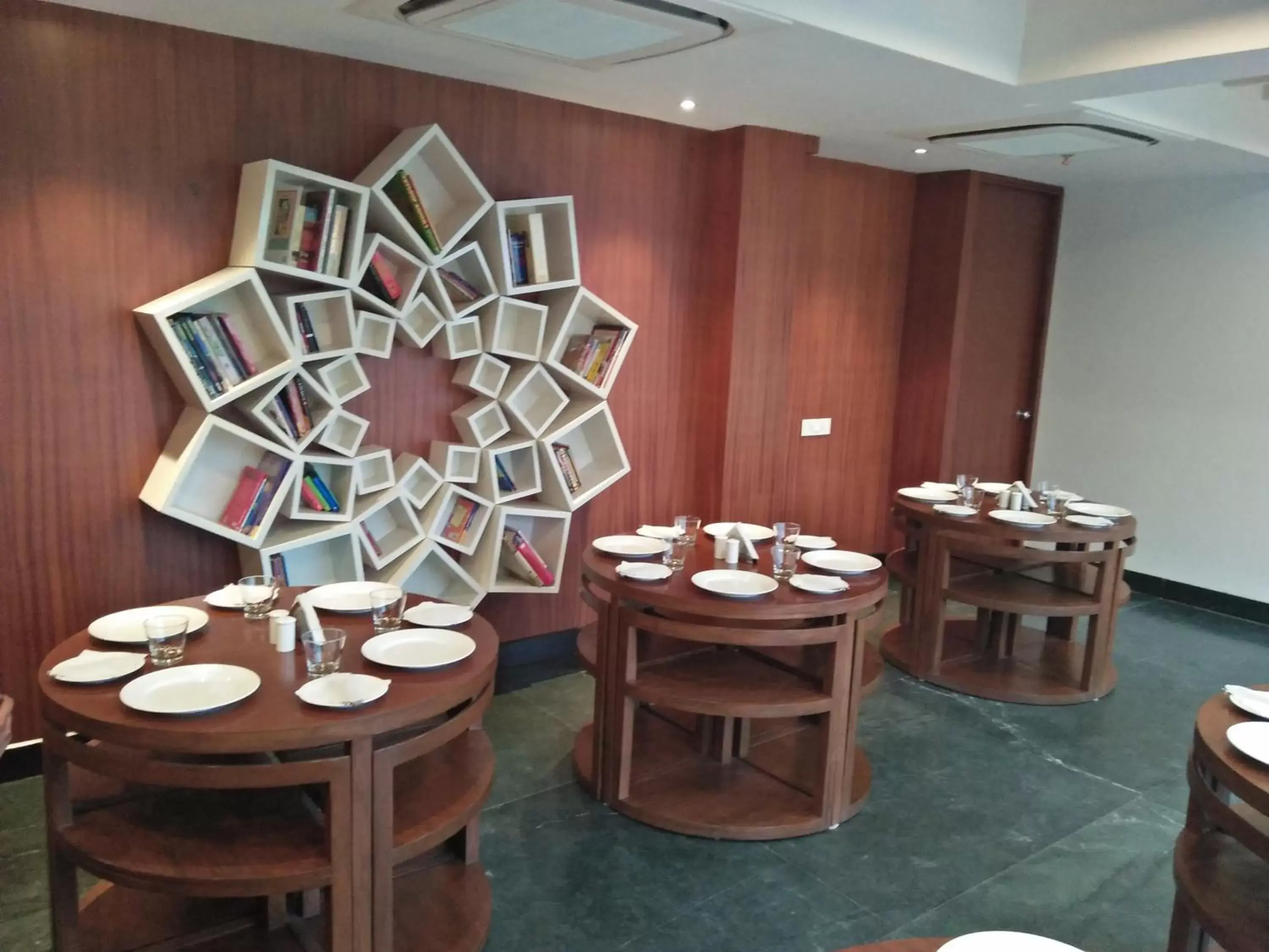 Restaurant/places to eat in Holy River Hotel Restaurant/places to eat in Holy River Hotel