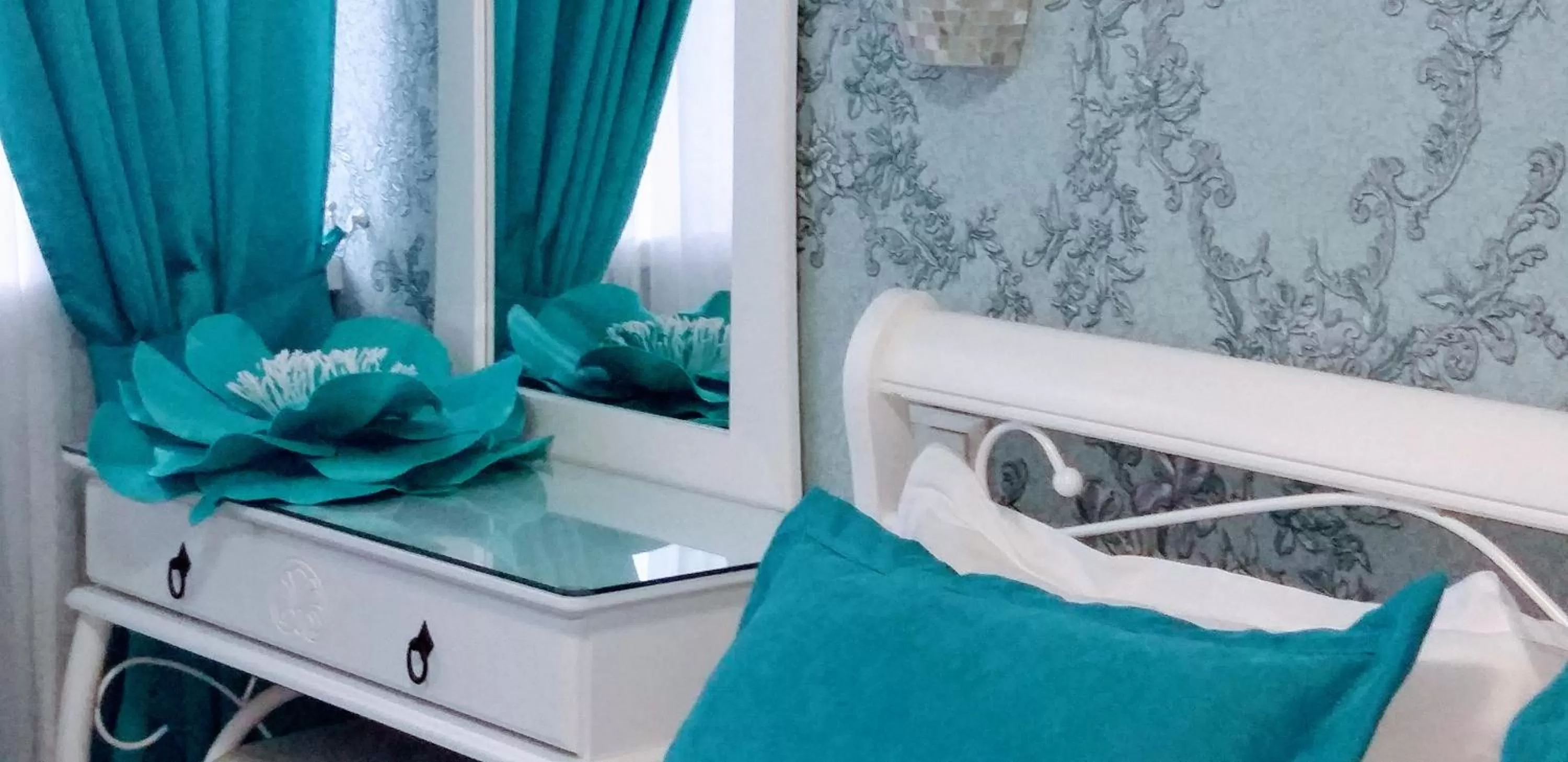 Photo of the whole room in Shalanda