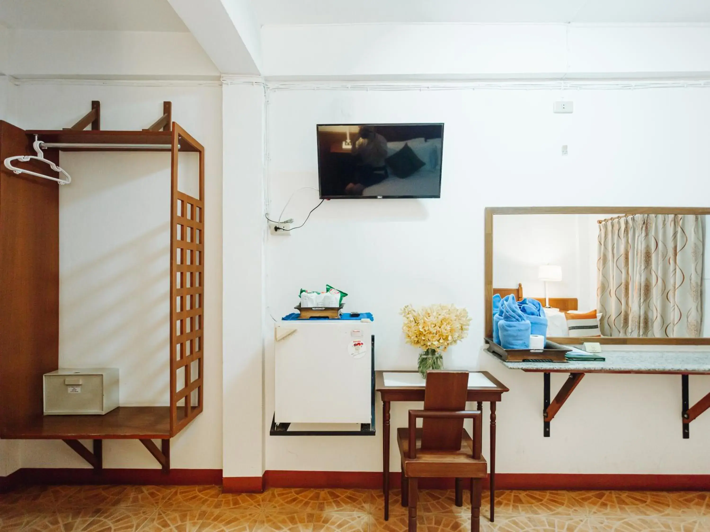 Bedroom, TV/Entertainment Center in Rendezvous Oldtown Chiangmai (SHA Extra+) by ZUZU