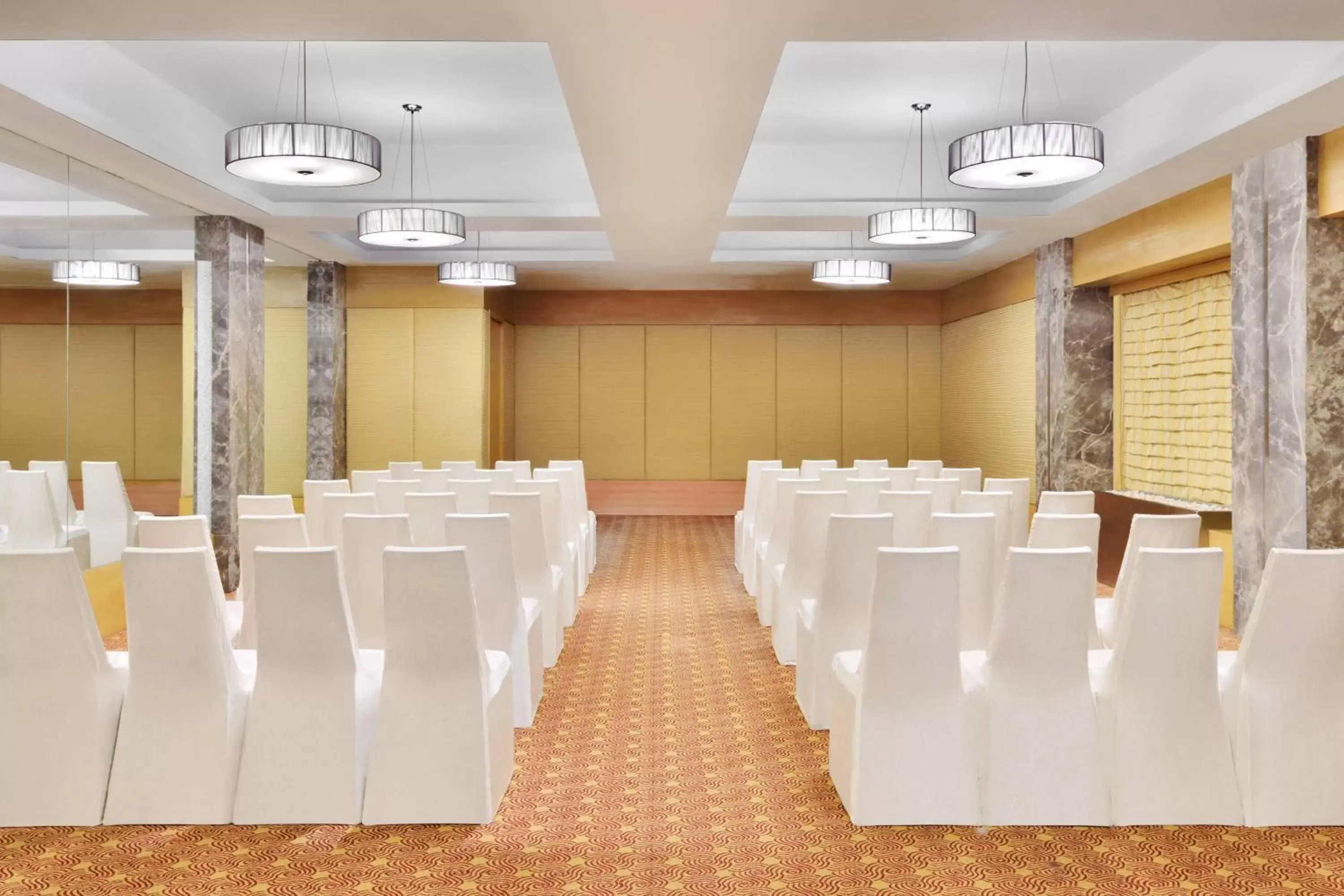 Meeting/conference room in Courtyard by Marriott Chennai