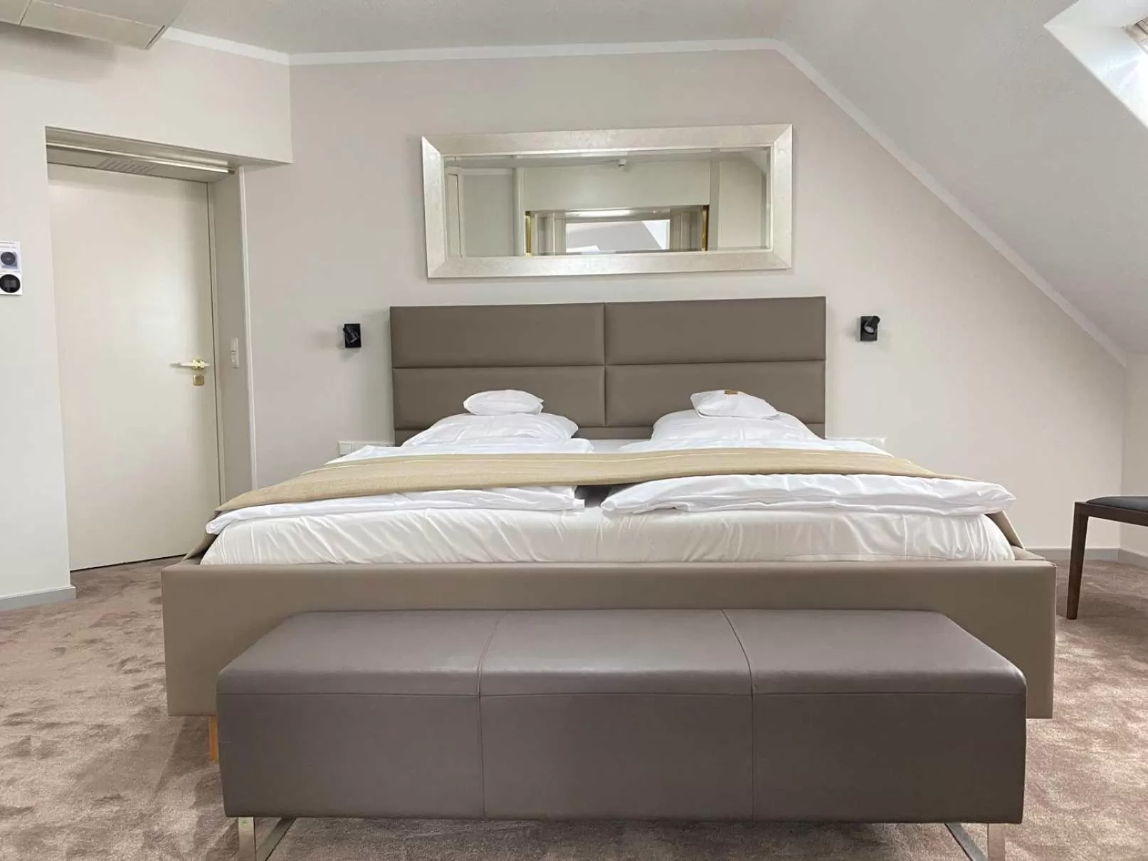 Bedroom, Bed in Hotel Bayerischer Hof