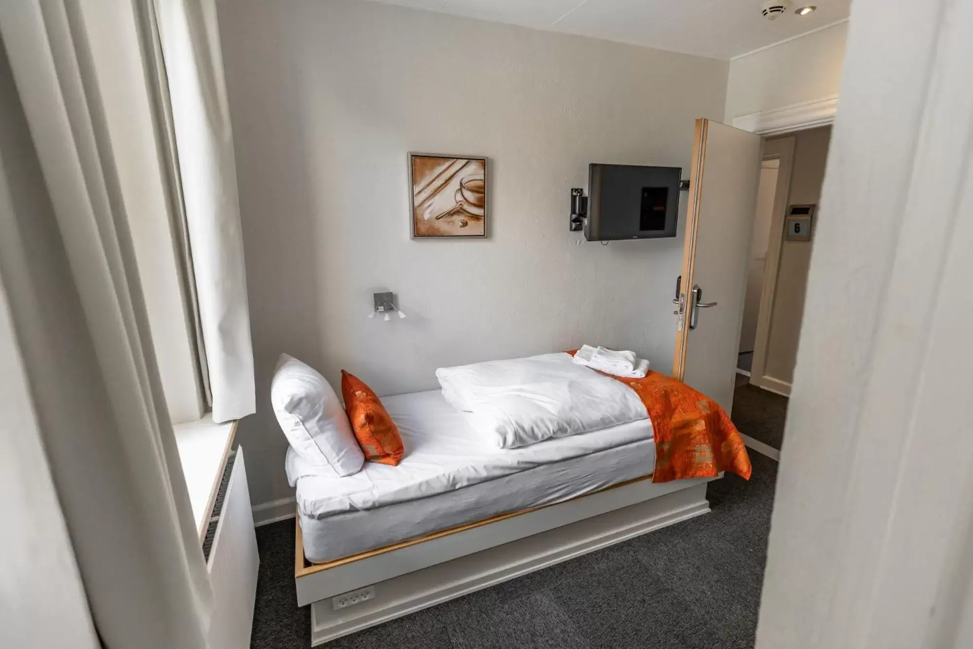 Bedroom, Bed in Milling Hotel Mini 11