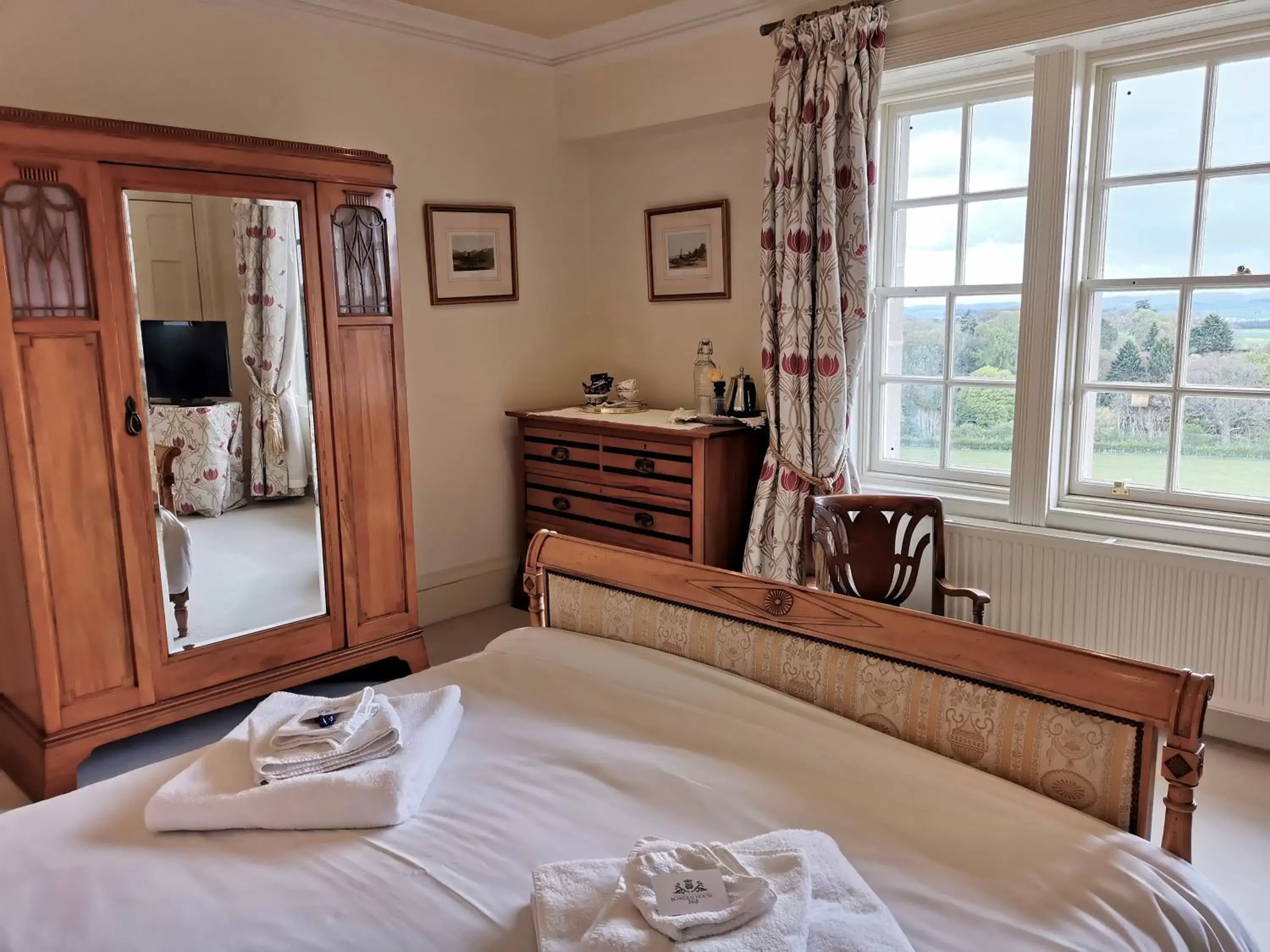 Photo of the whole room, Bed in Bowden House B&B