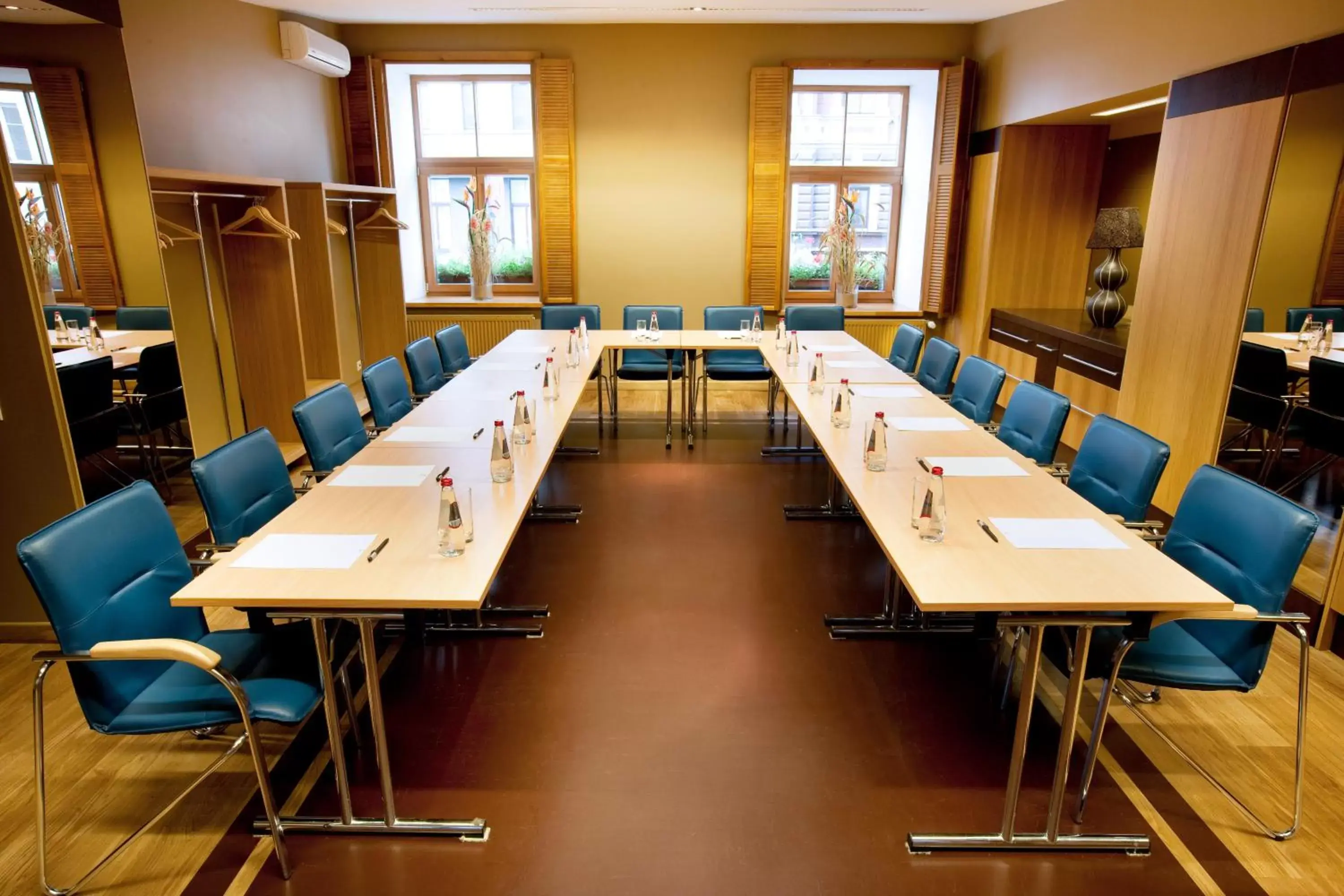 Business facilities in Hanza Hotel