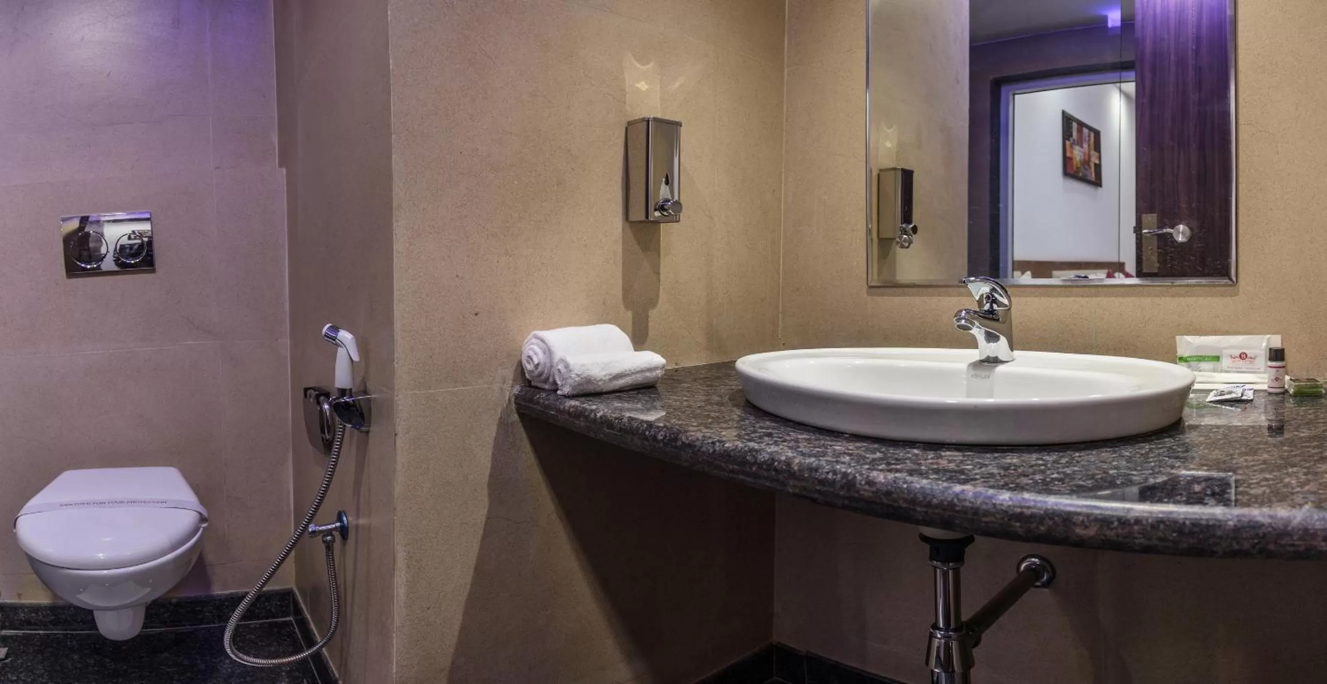 Bathroom in Hotel Suktara International