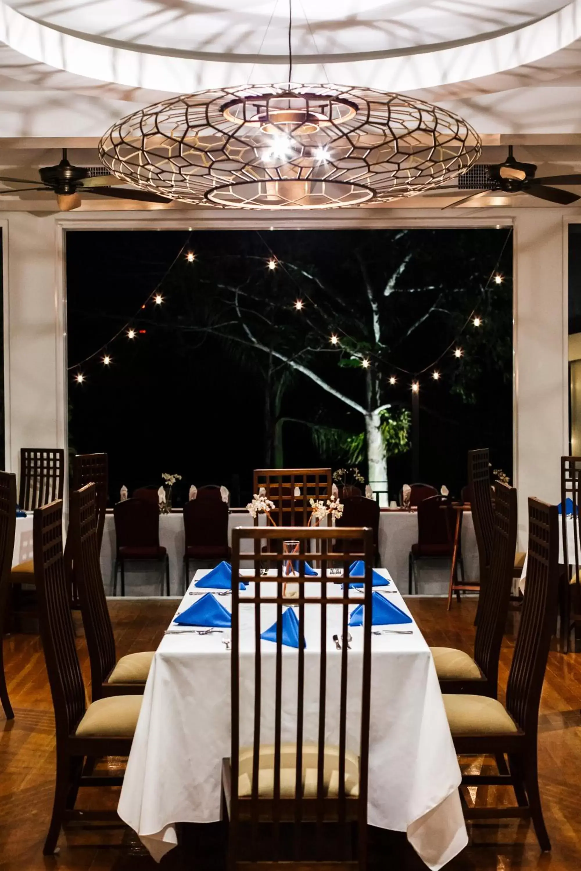 Restaurant/Places to Eat in San Ignacio Resort Hotel