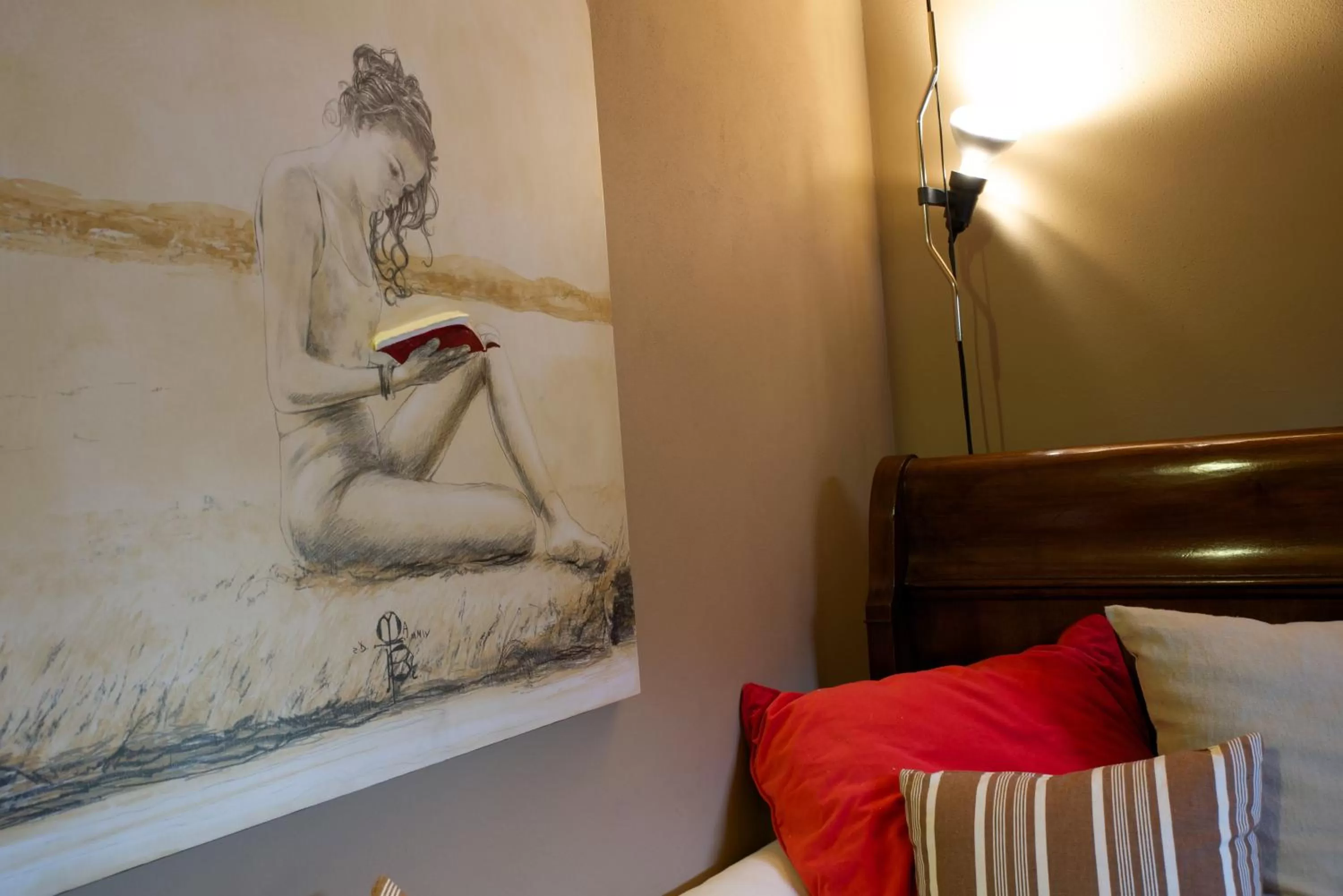 Decorative detail, Bed in Damaranto Residenza e Cucina