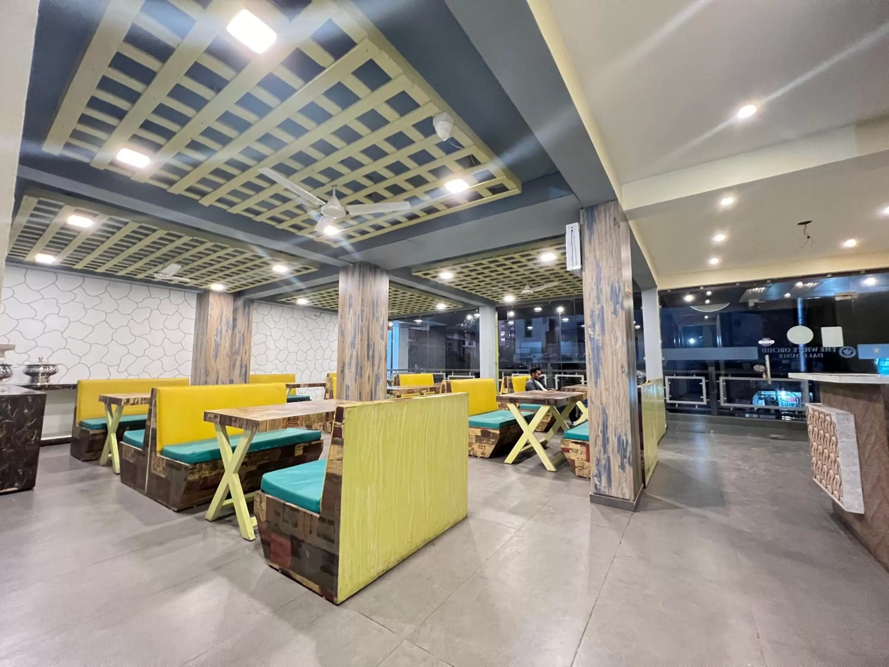 Restaurant/Places to Eat in Hotel White Orchid Dalhausie