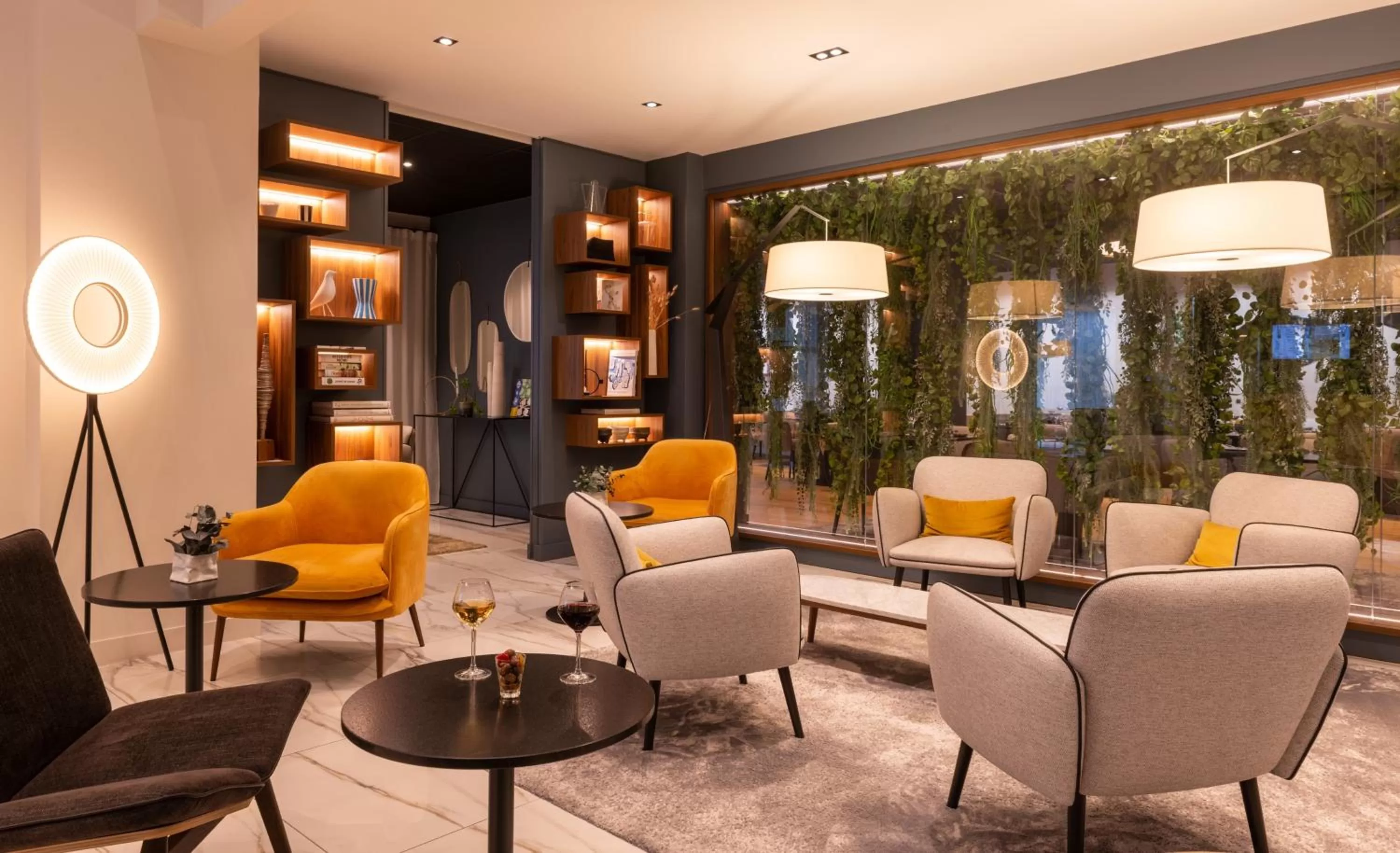 Lounge or bar in L'Amirauté Brest