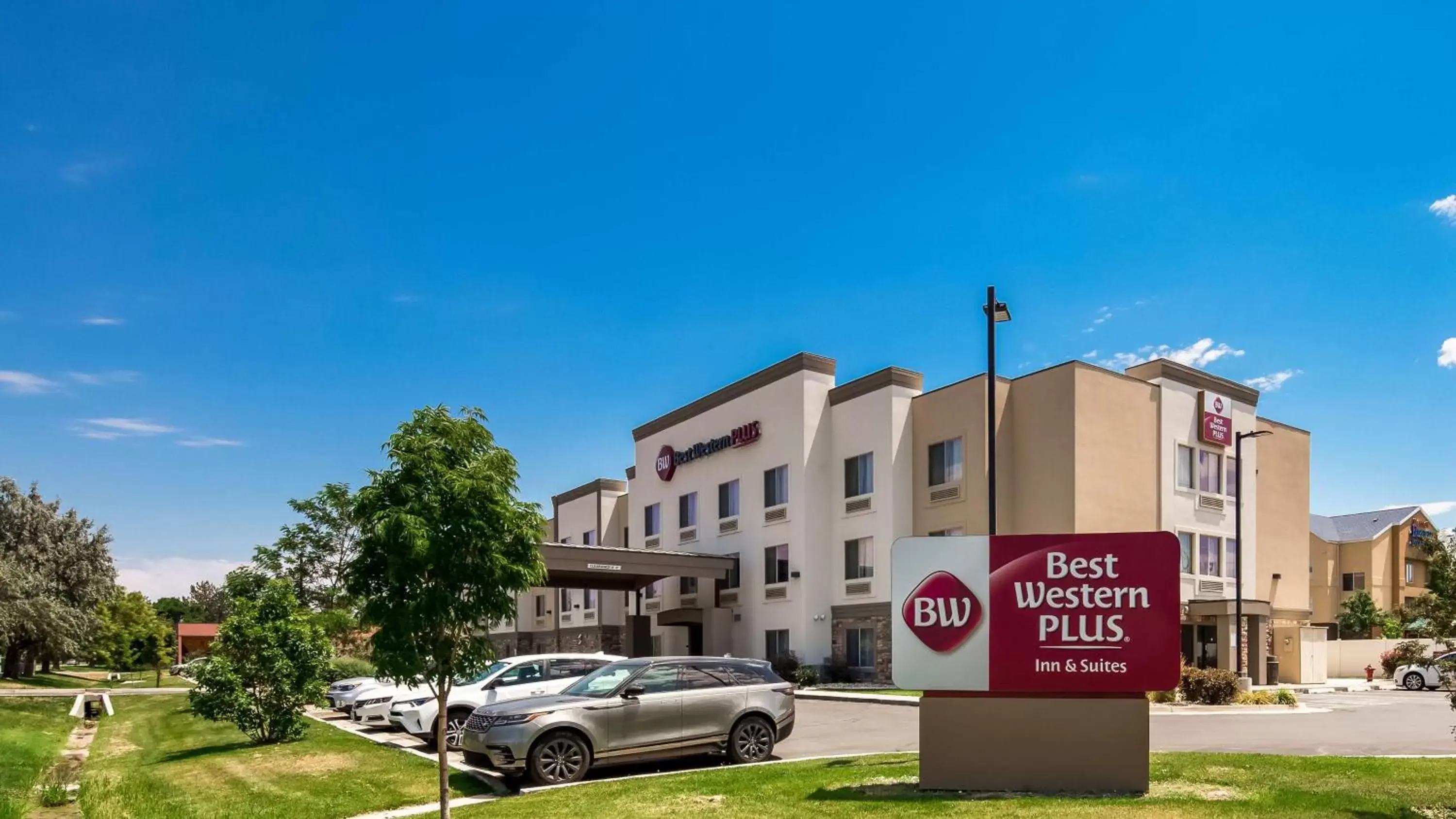 Property building in Best Western Plus Airport Inn & Suites