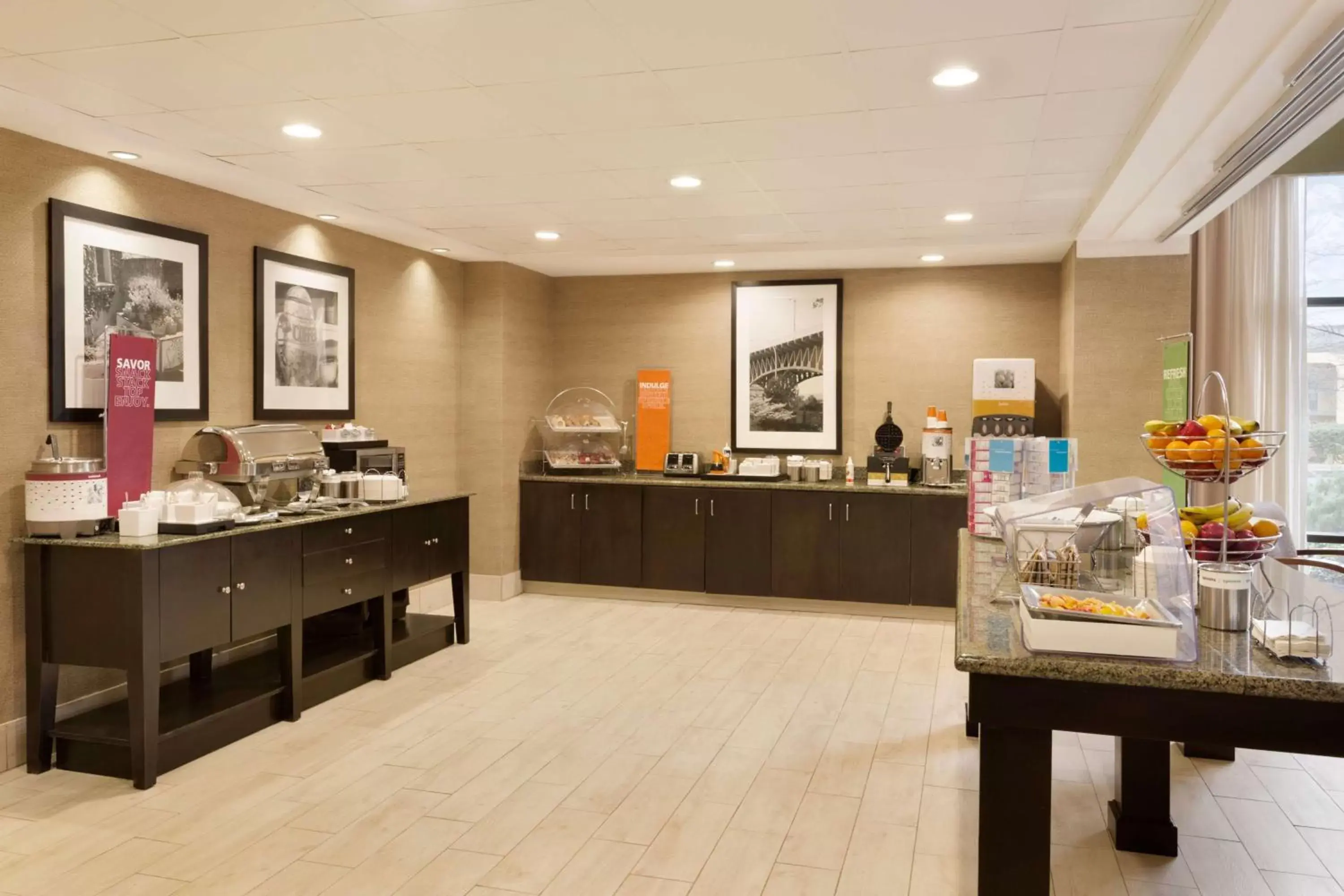 Breakfast in Hampton Inn & Suites Birmingham Airport Area Breakfast in Hampton Inn & Suites Birmingham Airport Area