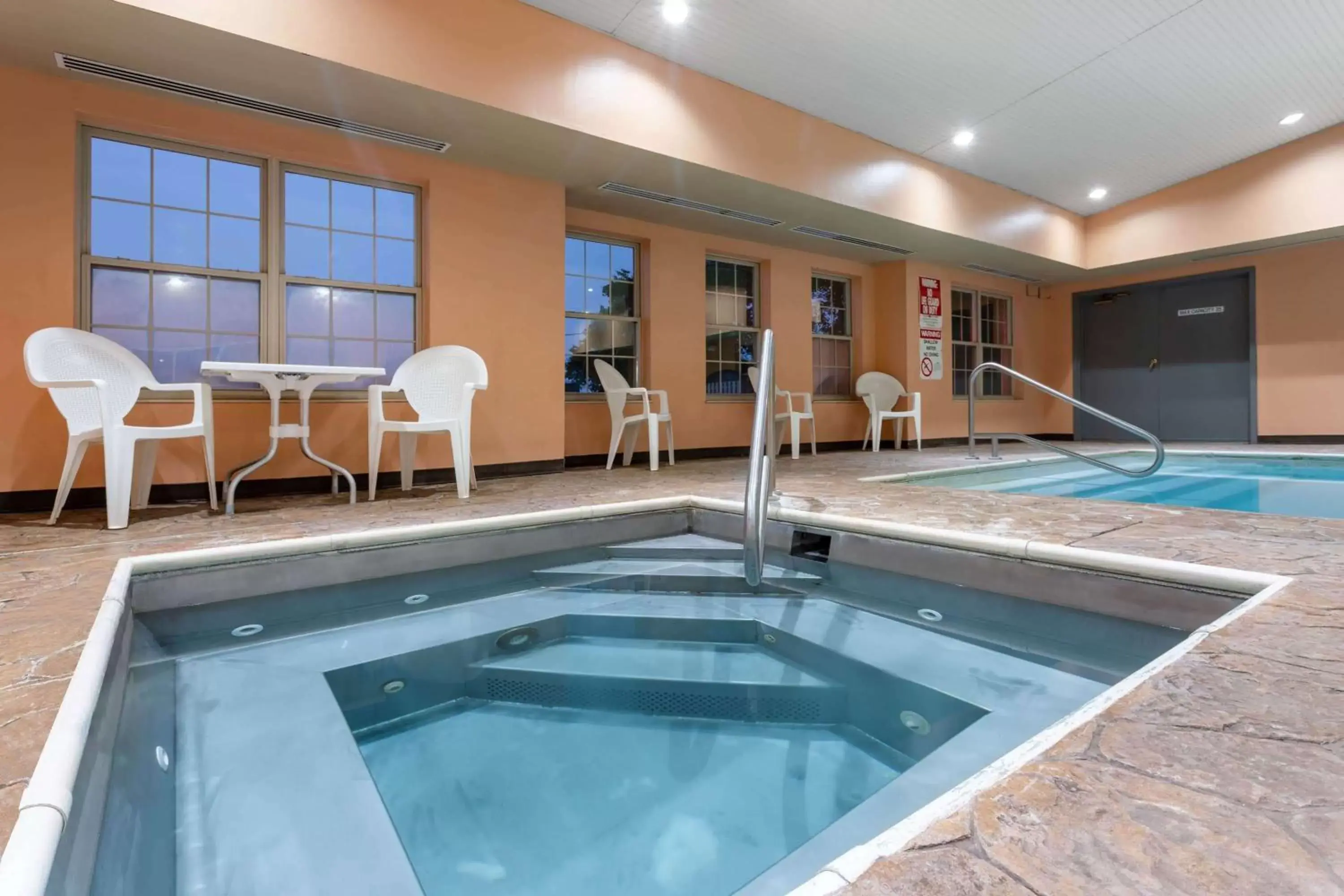 Hot Tub, Swimming Pool in Ramada by Wyndham Sellersburg/Louisville North