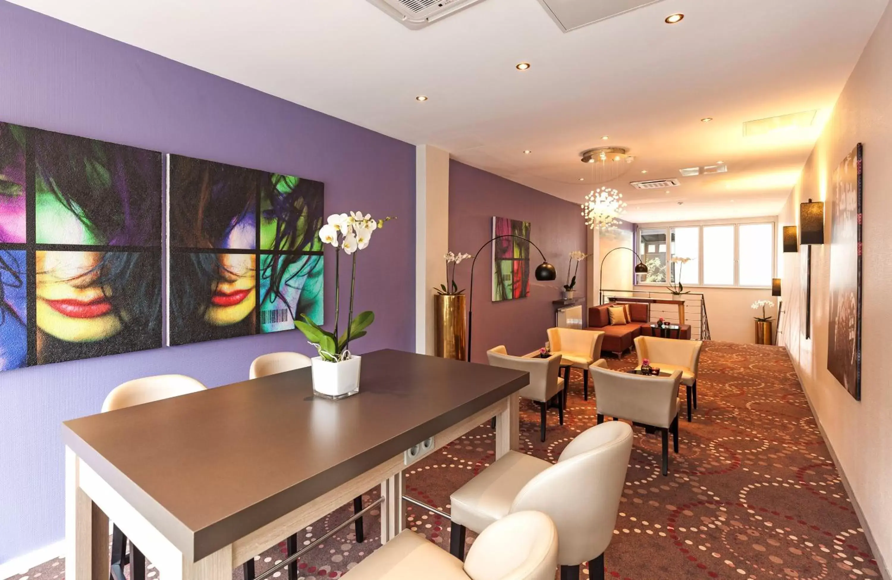 Lobby or reception in Leonardo Hotel Munich City North Lobby or reception in Leonardo Hotel Munich City North