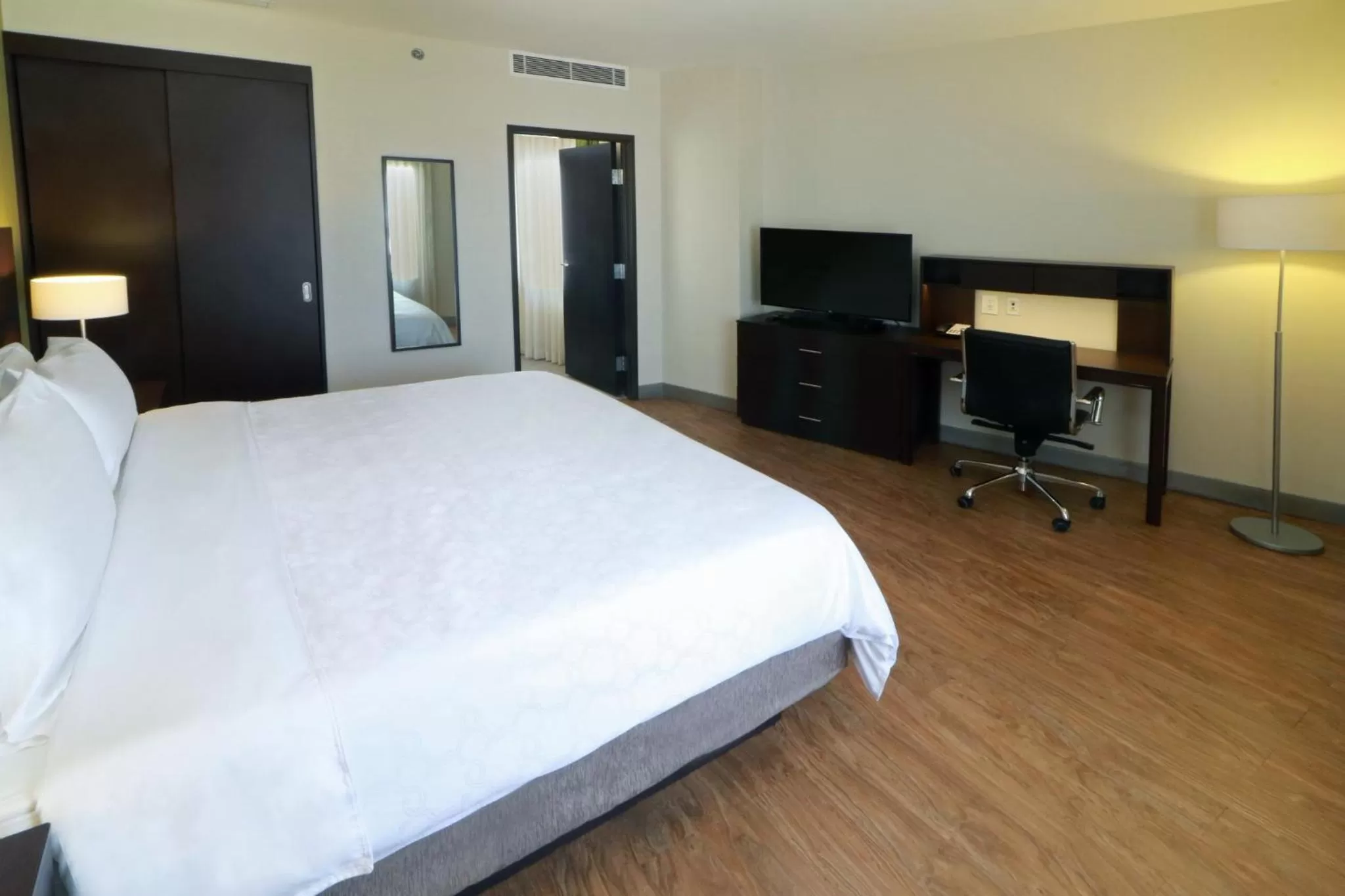 Photo of the whole room, Bed in Staybridge Suites San Luis Potosi by IHG