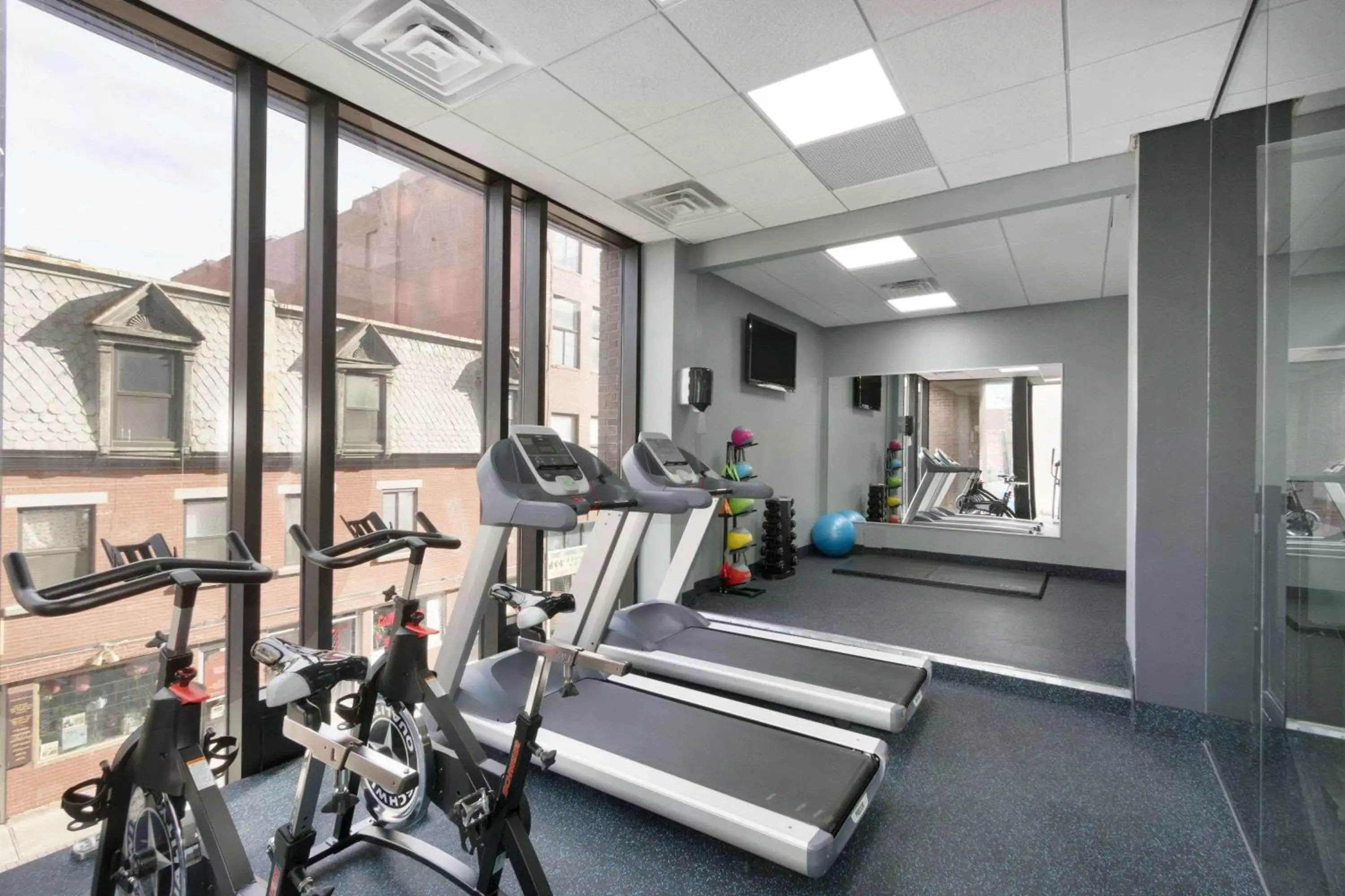 Fitness centre/facilities, Fitness Center/Facilities in Travelodge by Wyndham Montreal Centre