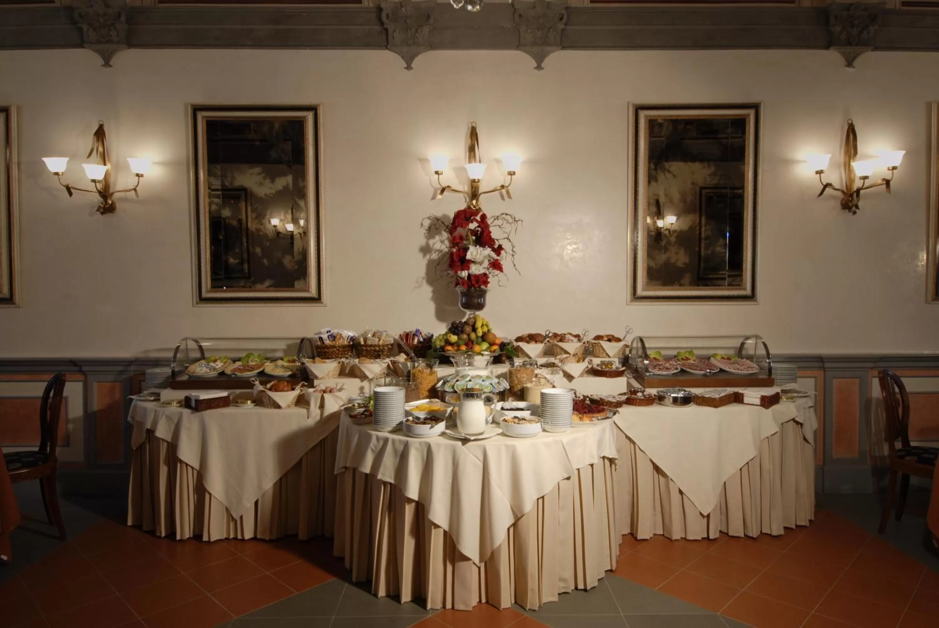 Restaurant/places to eat in Hotel degli Orafi