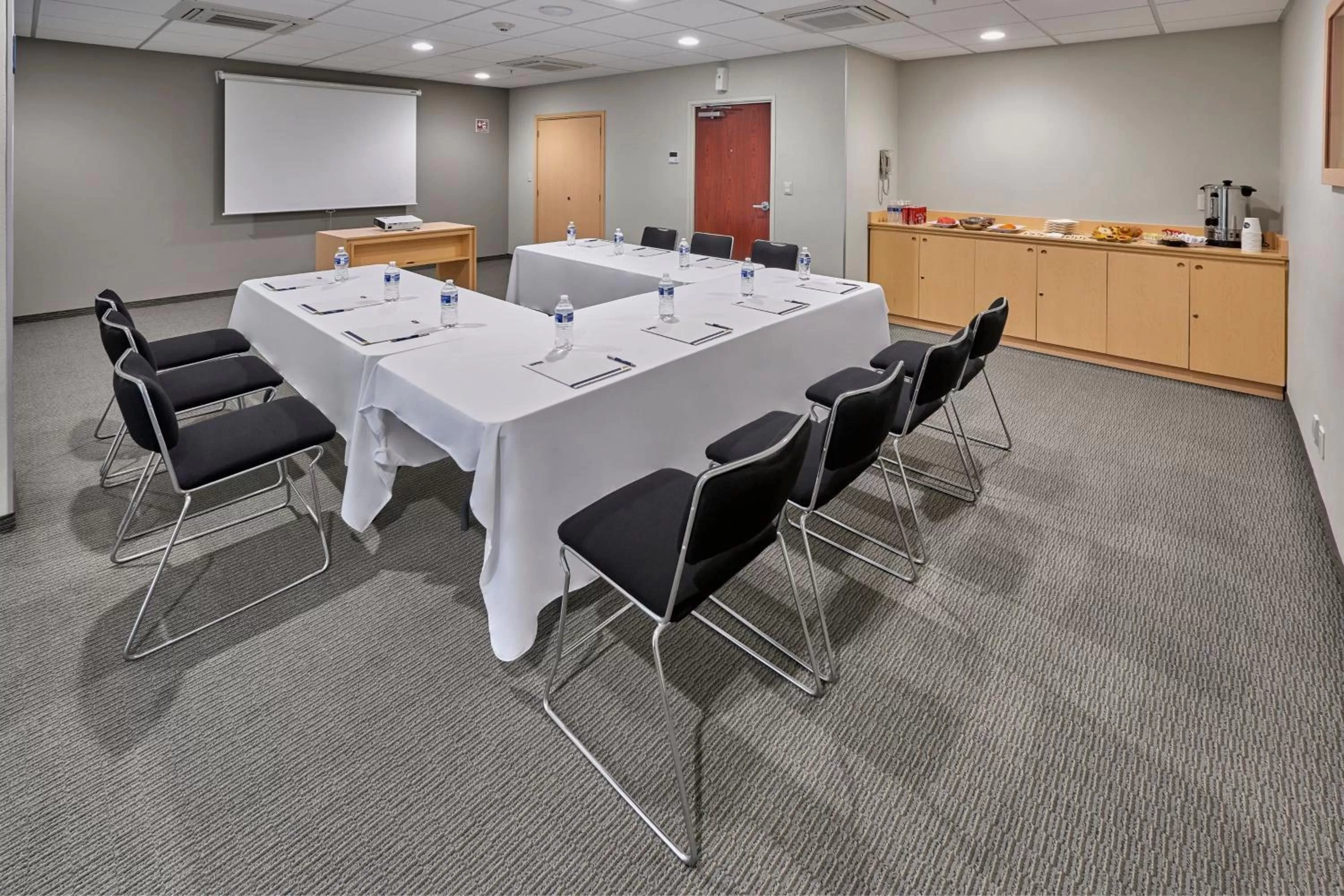 Meeting/conference room in City Express by Marriott Apizaco