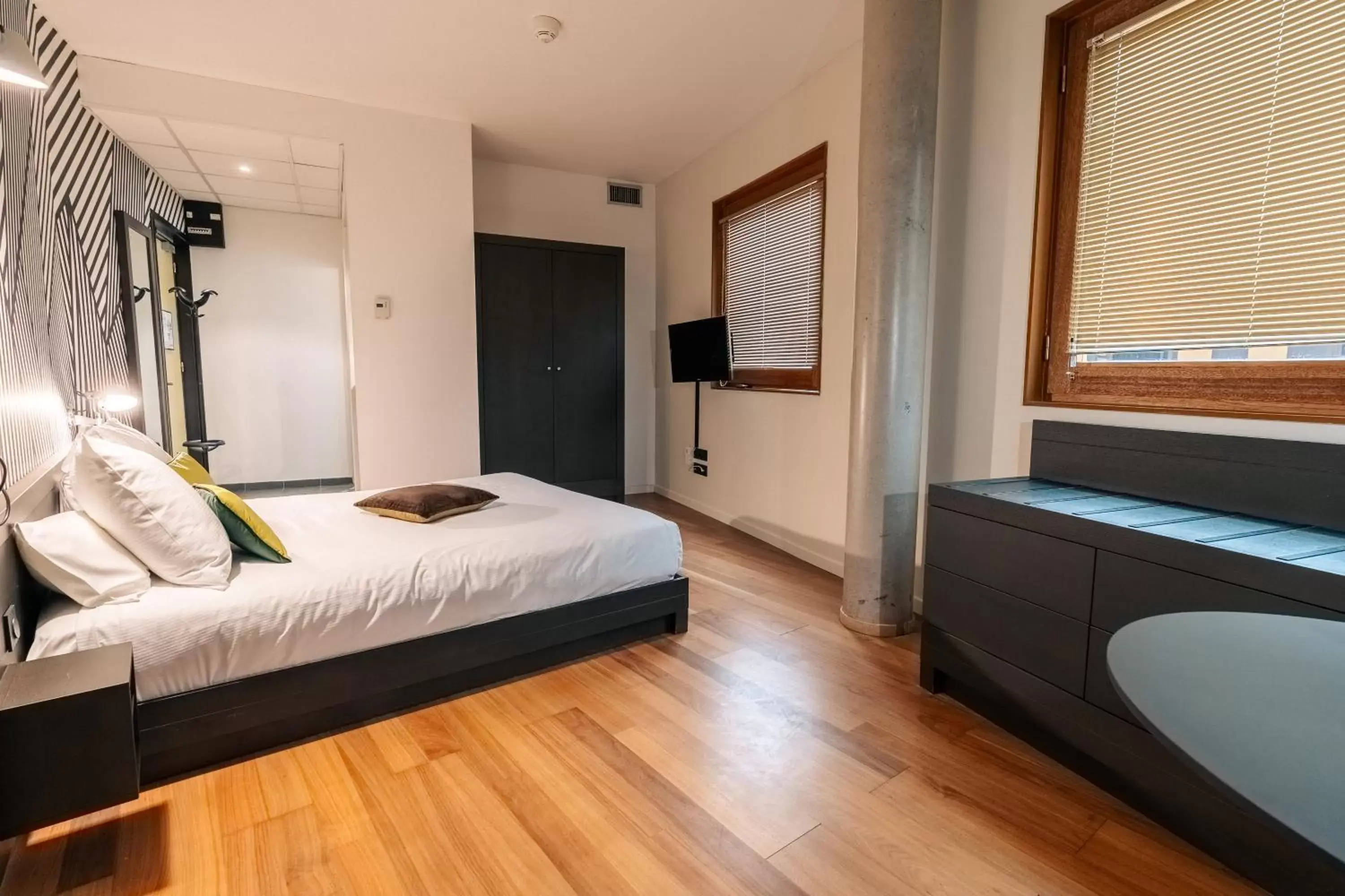 Communal lounge/ TV room, Bed in Cowool Lille Villeneuve D'Ascq - Ex Olivarius Communal lounge/ TV room, Bed in Cowool Lille Villeneuve D'Ascq - Ex Olivarius