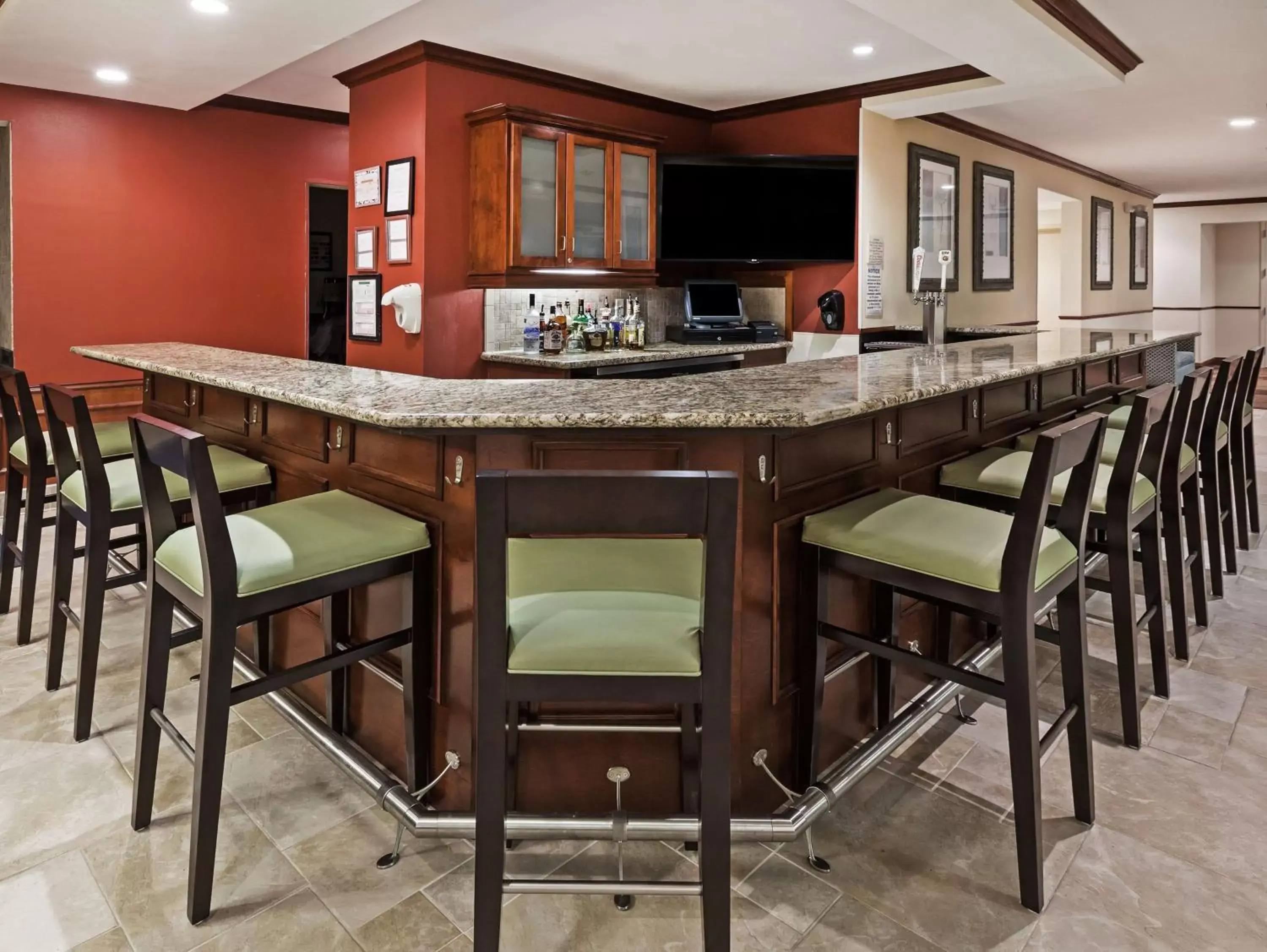 Lounge or bar, Kitchen/Kitchenette in Hilton Garden Inn Corpus Christi