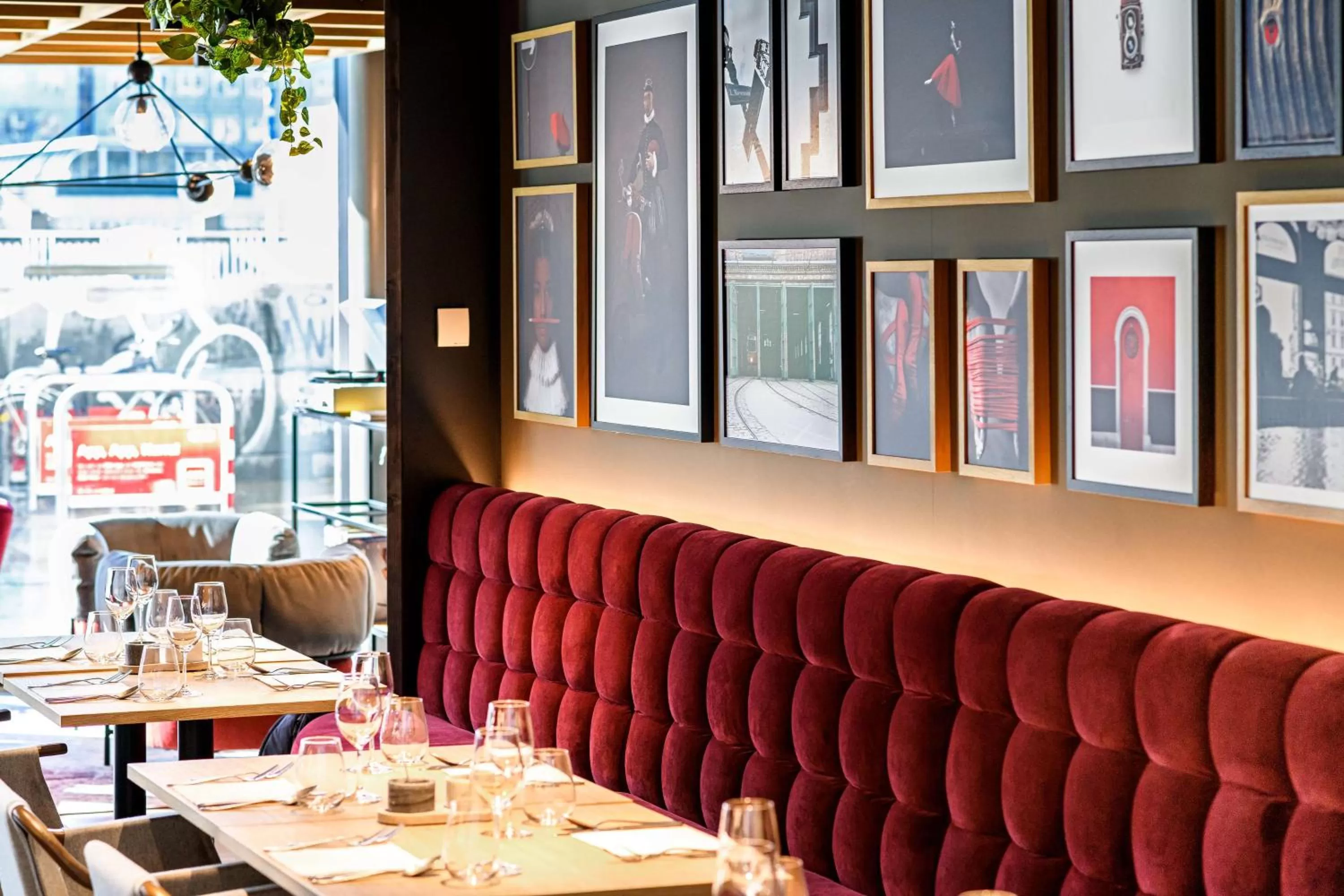 Restaurant/places to eat in Radisson RED Hotel, Vienna