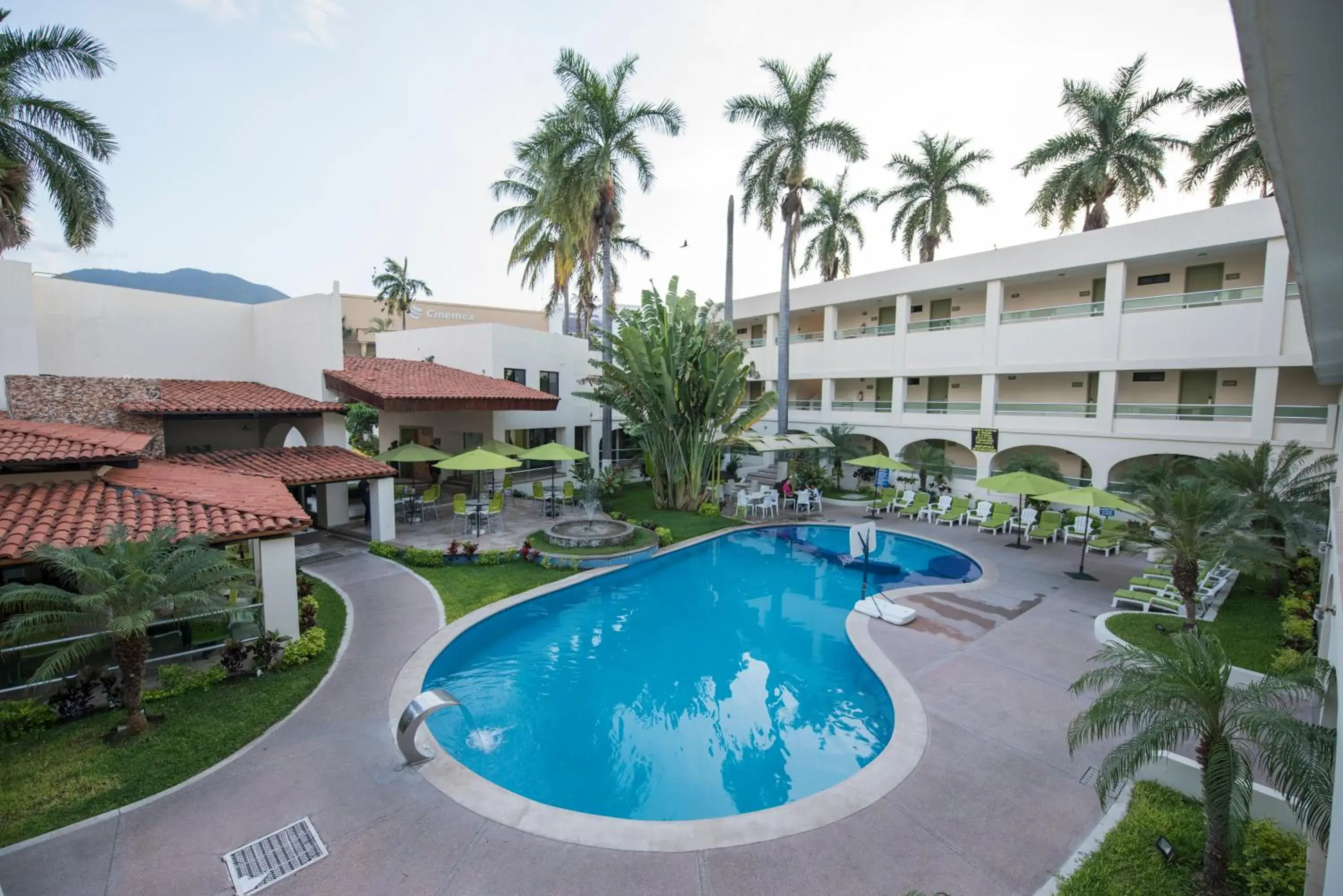 Swimming Pool in Hotel Palace Inn