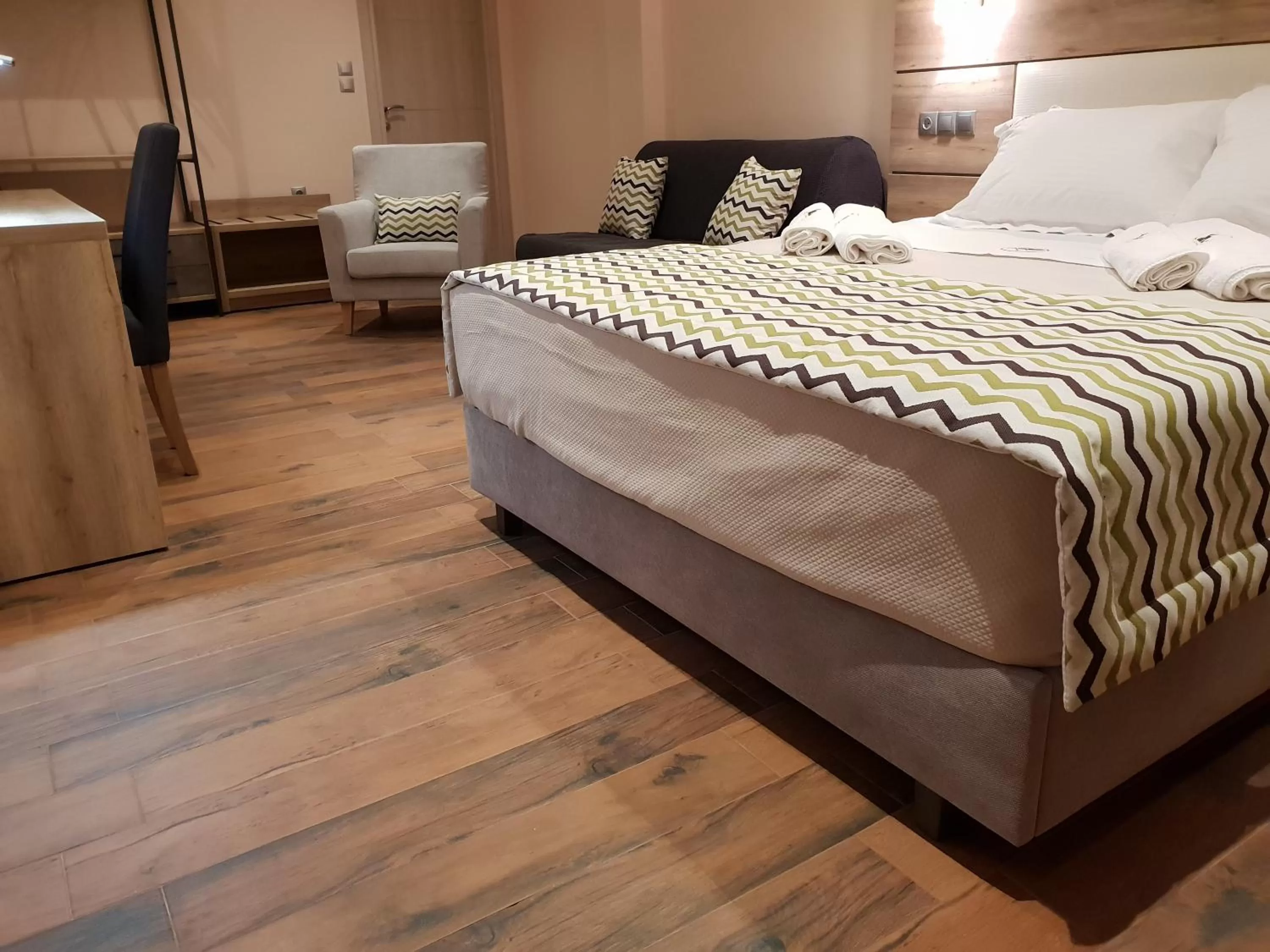 Photo of the whole room, Bed in Mondeus Inn Luxury