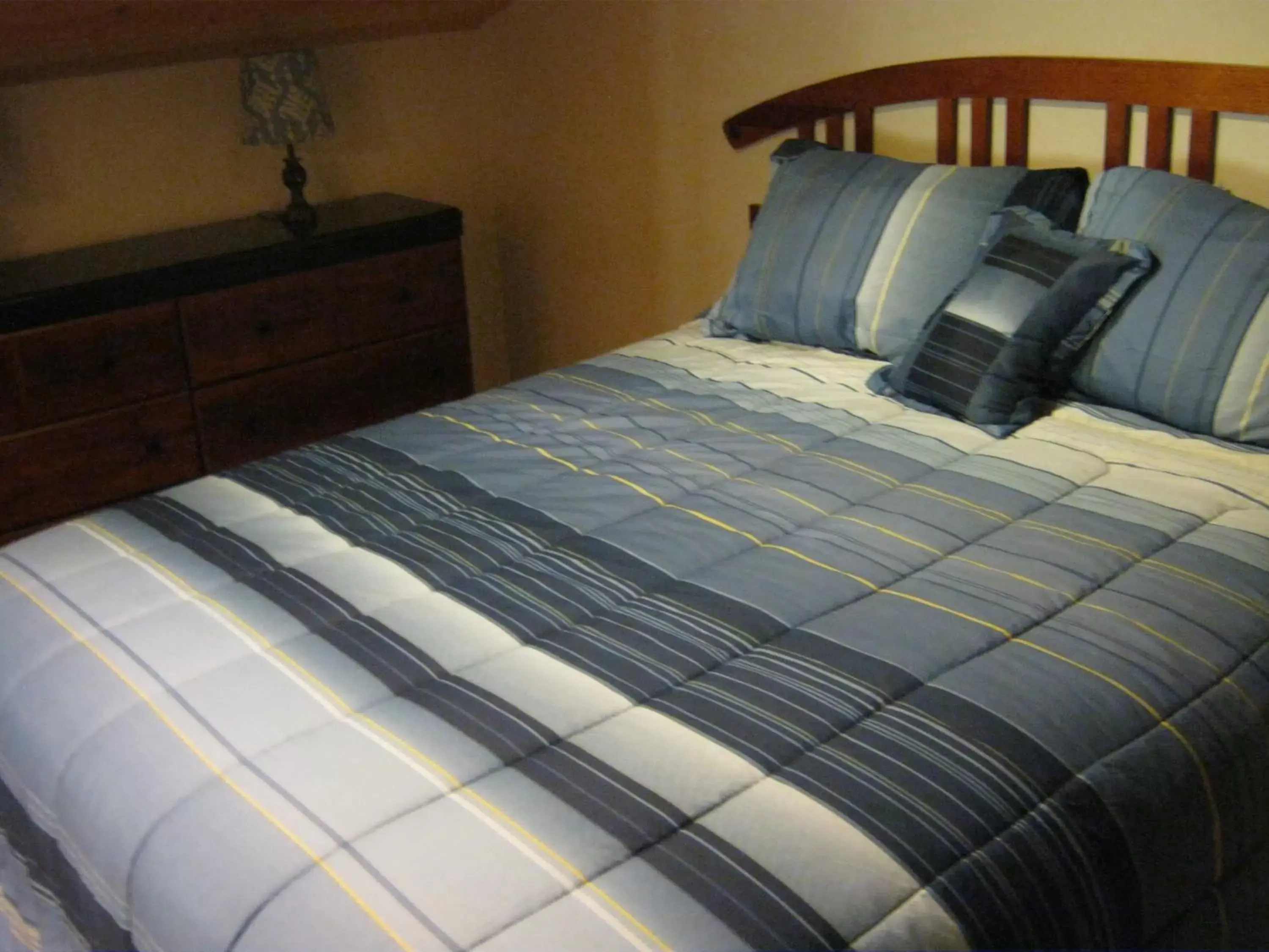 Bedroom, Room Photo in Shady Brook Inn Village/Resort
