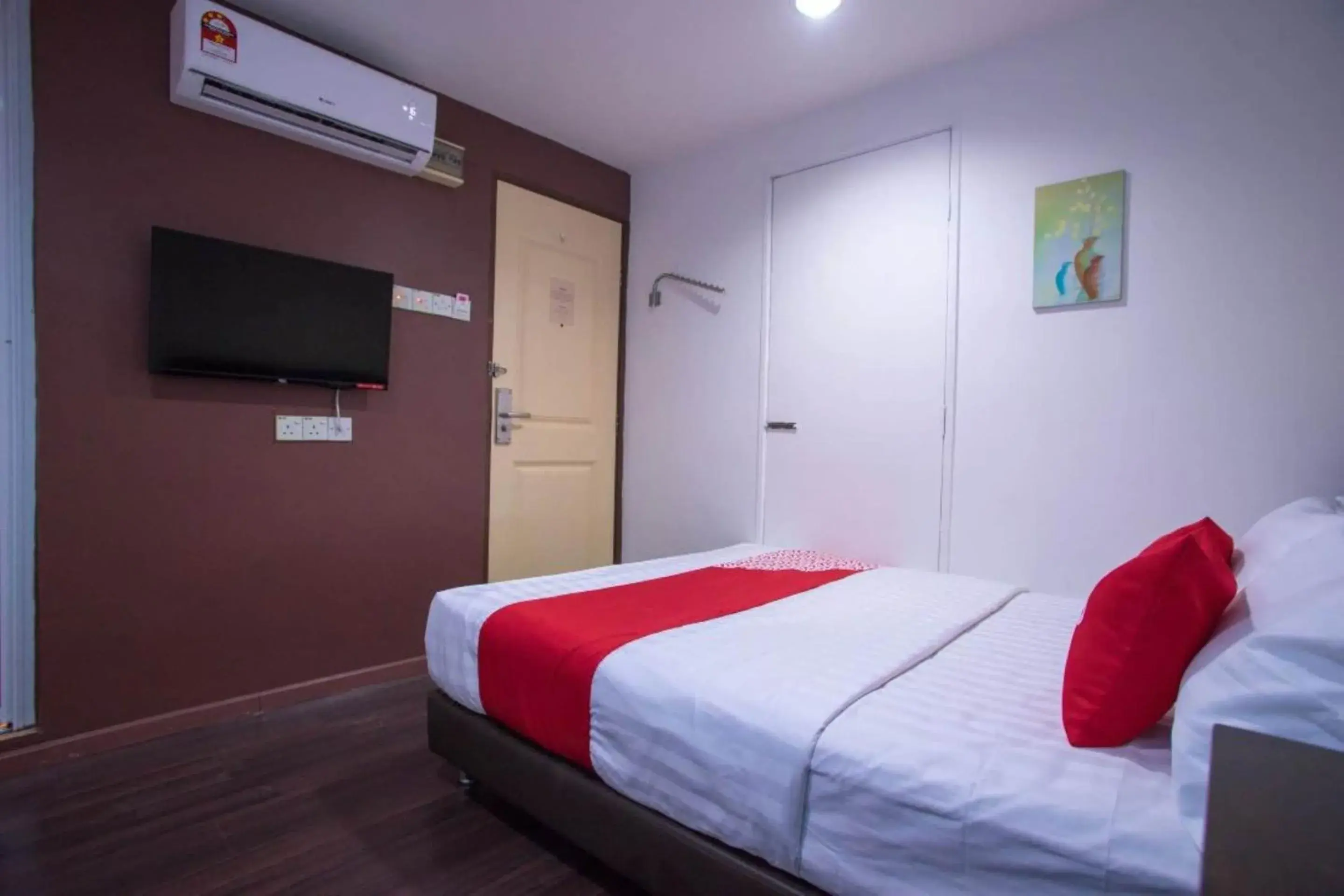 Bedroom, Bed in OYO 90281 Hotel Taj seksyen 13