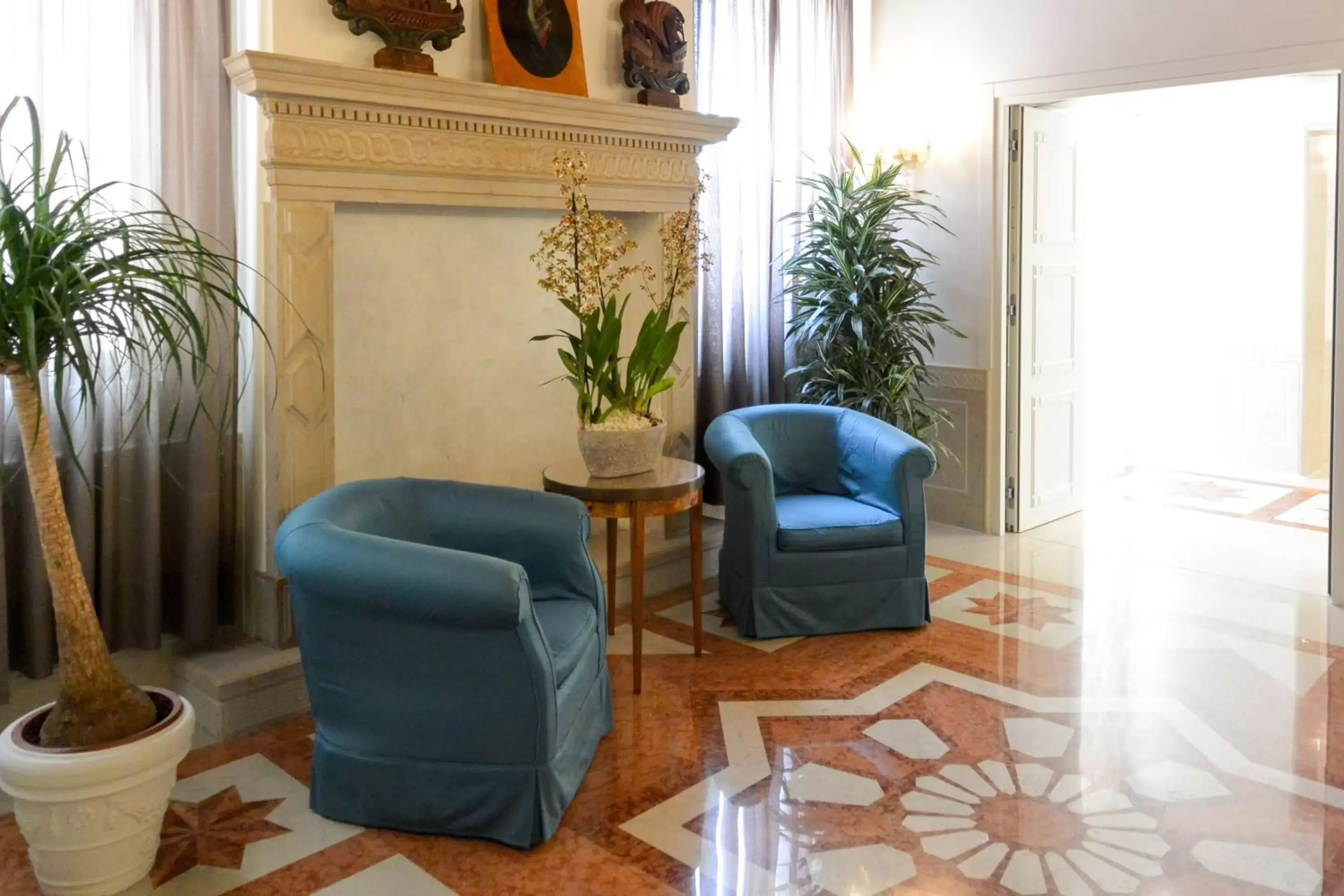 Seating area, Lounge/Bar in Hotel Santa Chiara