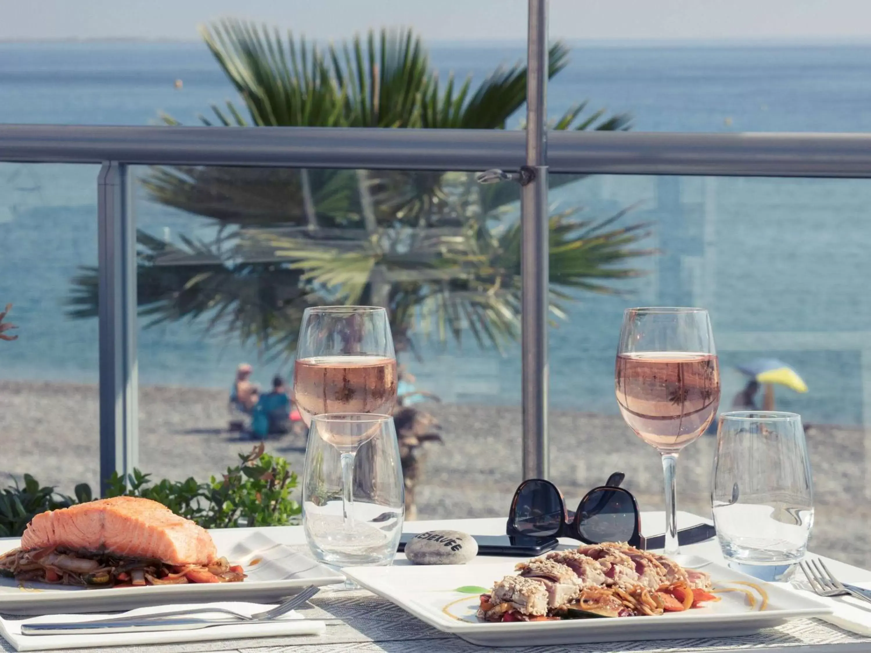 Restaurant/places to eat in Mercure Villeneuve Loubet Plage